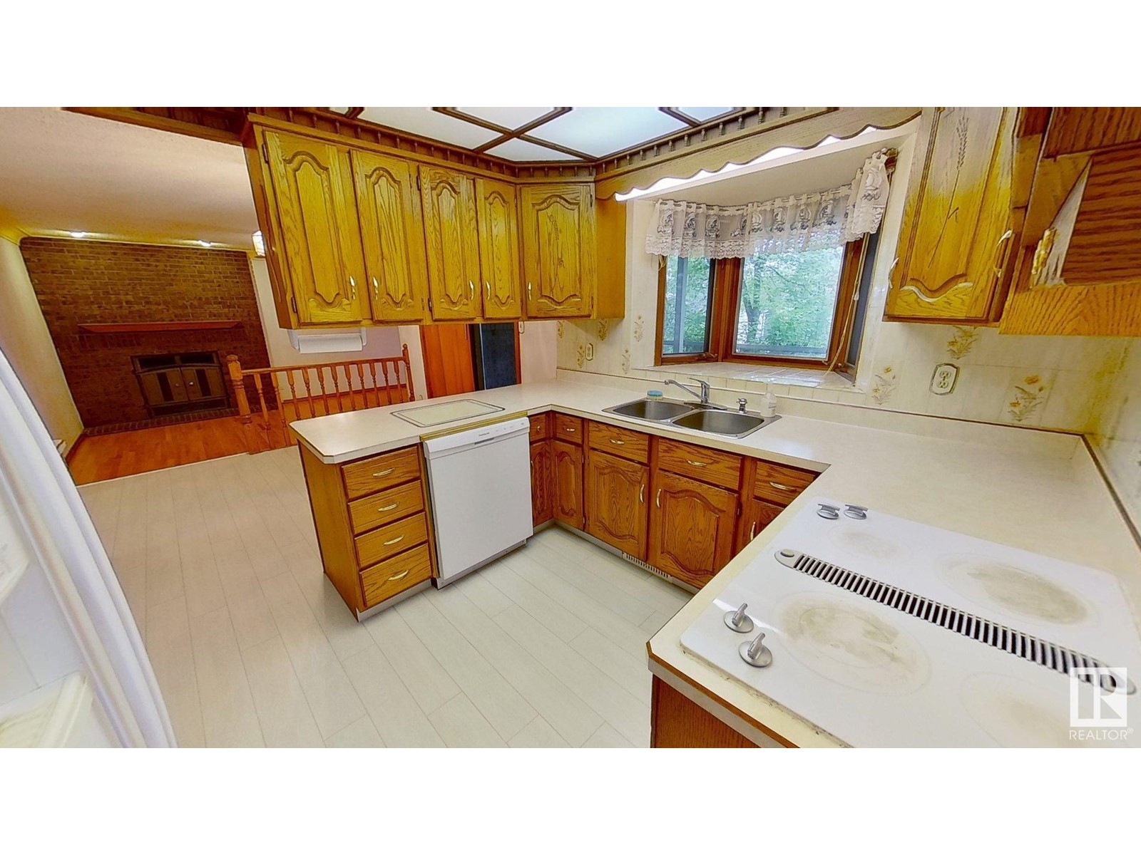 10411 21 Av Nw, Edmonton, Alberta  T6J 5E9 - Photo 7 - E4437029