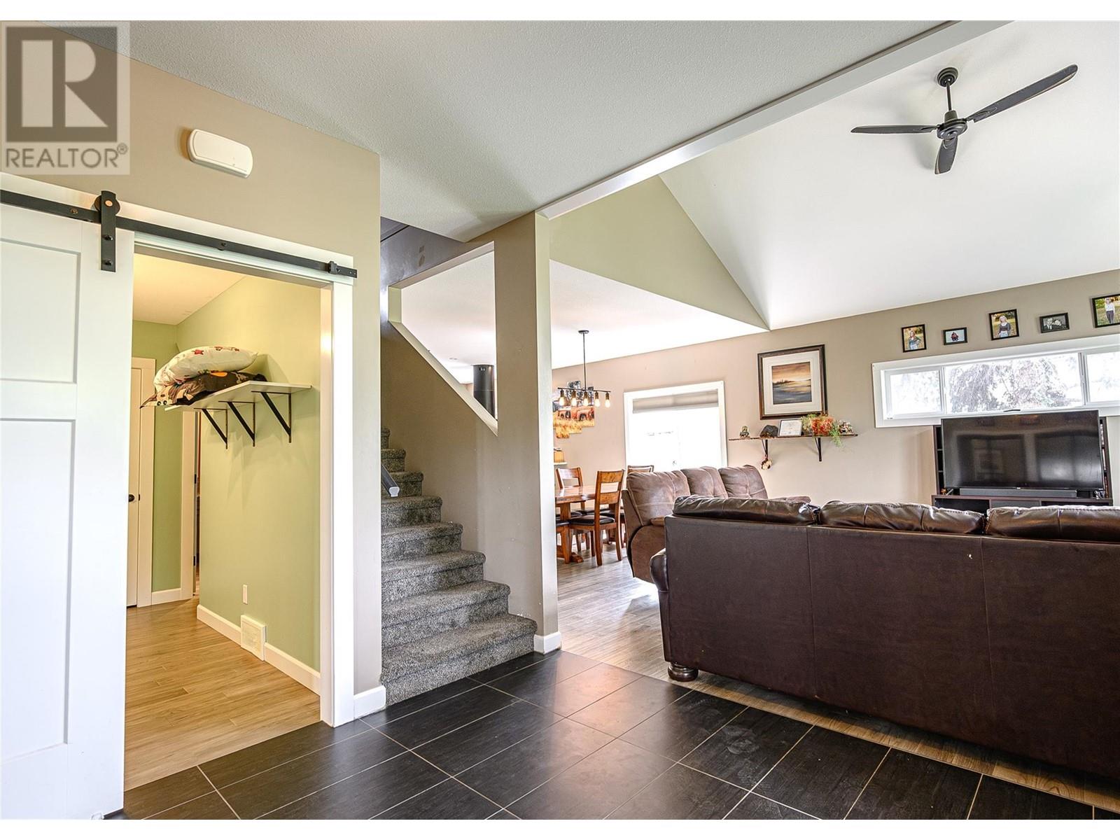 208 15th Avenue S, Cranbrook, British Columbia  V1C 2Y6 - Photo 11 - 10348406