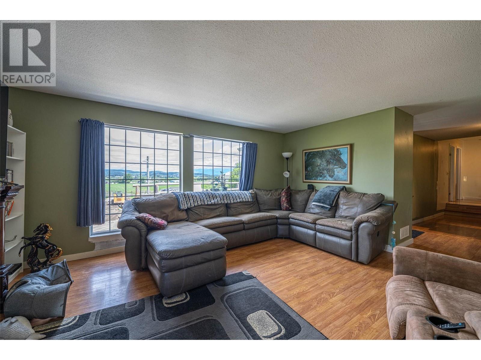 1956 Rosedale E Avenue, Armstrong, British Columbia  V4Y 0P1 - Photo 4 - 10348099