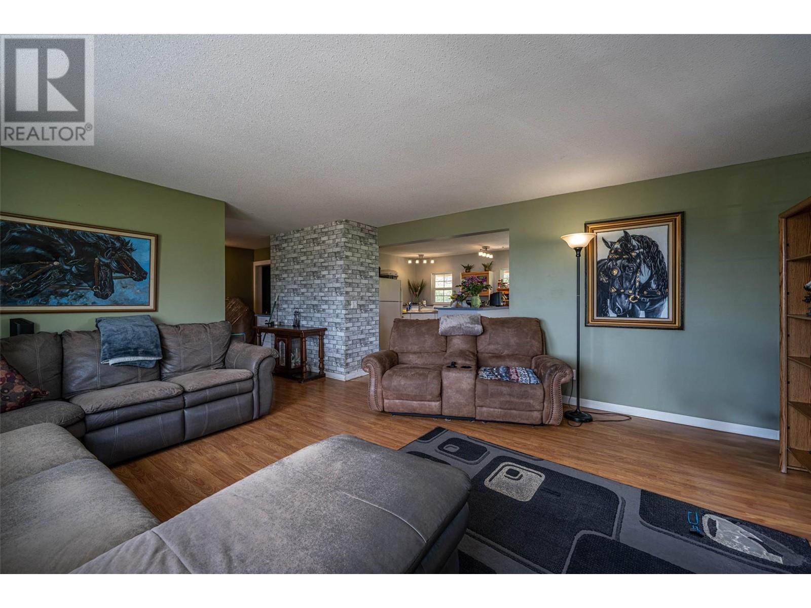 1956 Rosedale E Avenue, Armstrong, British Columbia  V4Y 0P1 - Photo 5 - 10348099