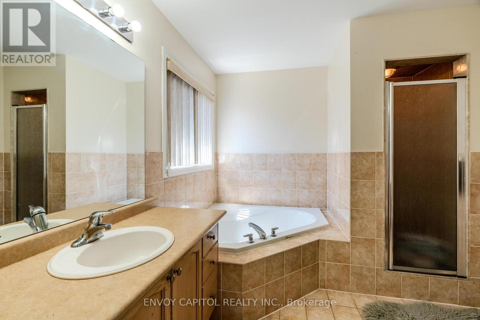6 Sparkling Place, Brampton (Sandringham-Wellington), Ontario  L6R 2W9 - Photo 11 - W12155486