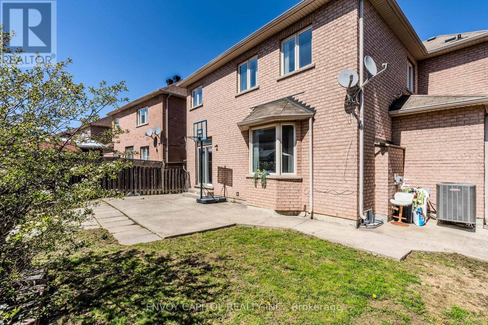 6 Sparkling Place, Brampton (Sandringham-Wellington), Ontario  L6R 2W9 - Photo 26 - W12155486