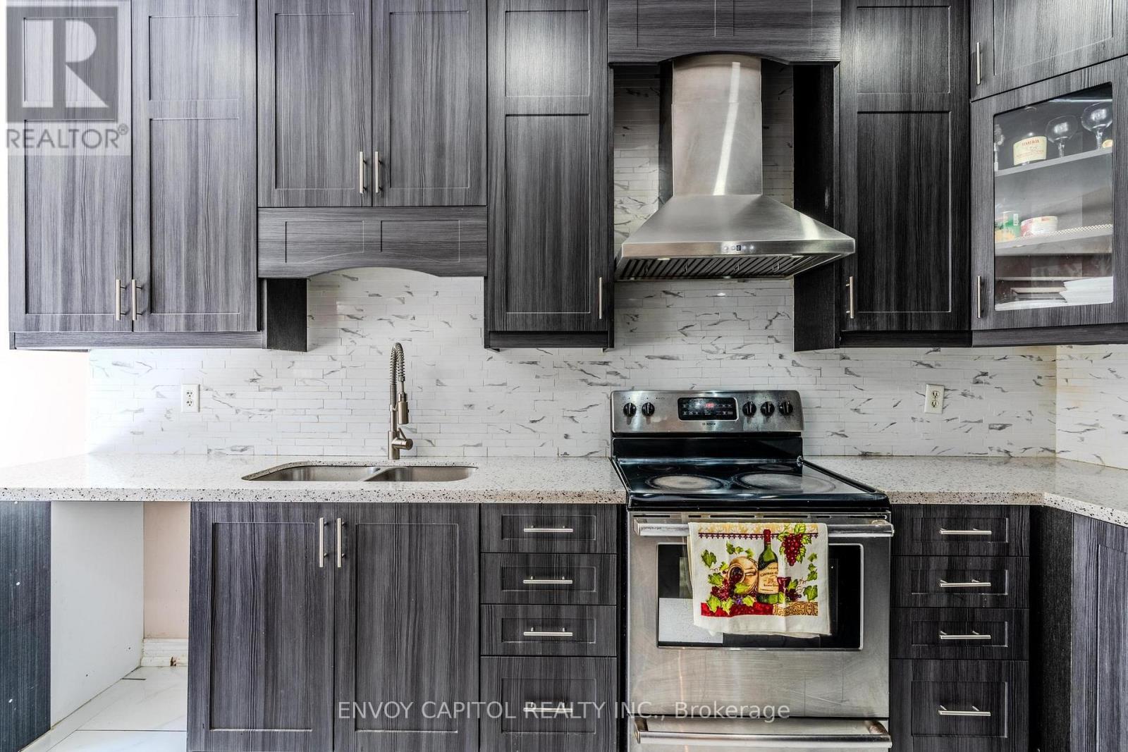 6 Sparkling Place, Brampton (Sandringham-Wellington), Ontario  L6R 2W9 - Photo 4 - W12155486