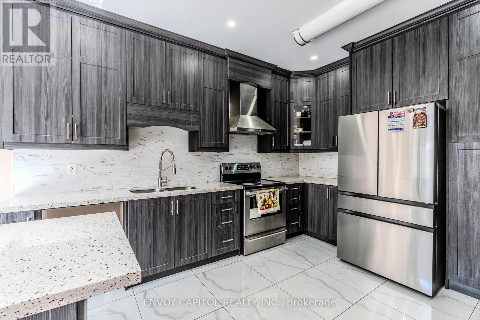 6 Sparkling Place, Brampton (Sandringham-Wellington), Ontario  L6R 2W9 - Photo 6 - W12155486