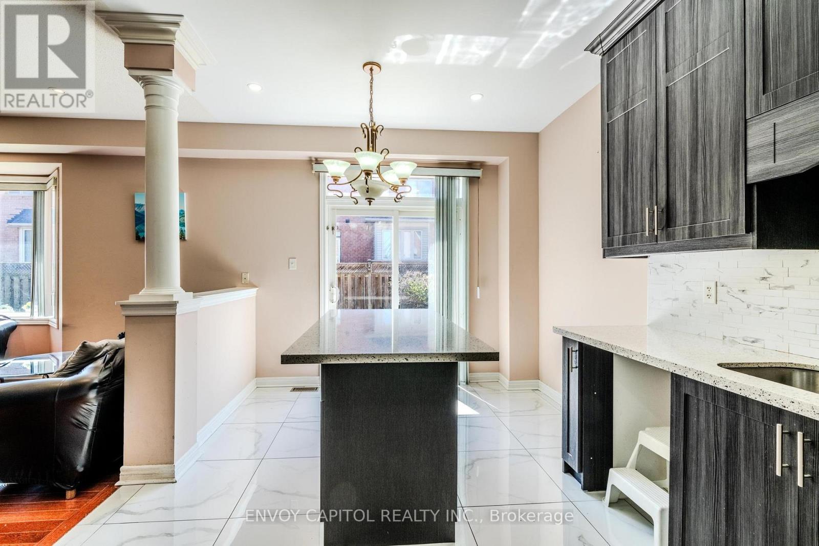 6 Sparkling Place, Brampton (Sandringham-Wellington), Ontario  L6R 2W9 - Photo 8 - W12155486