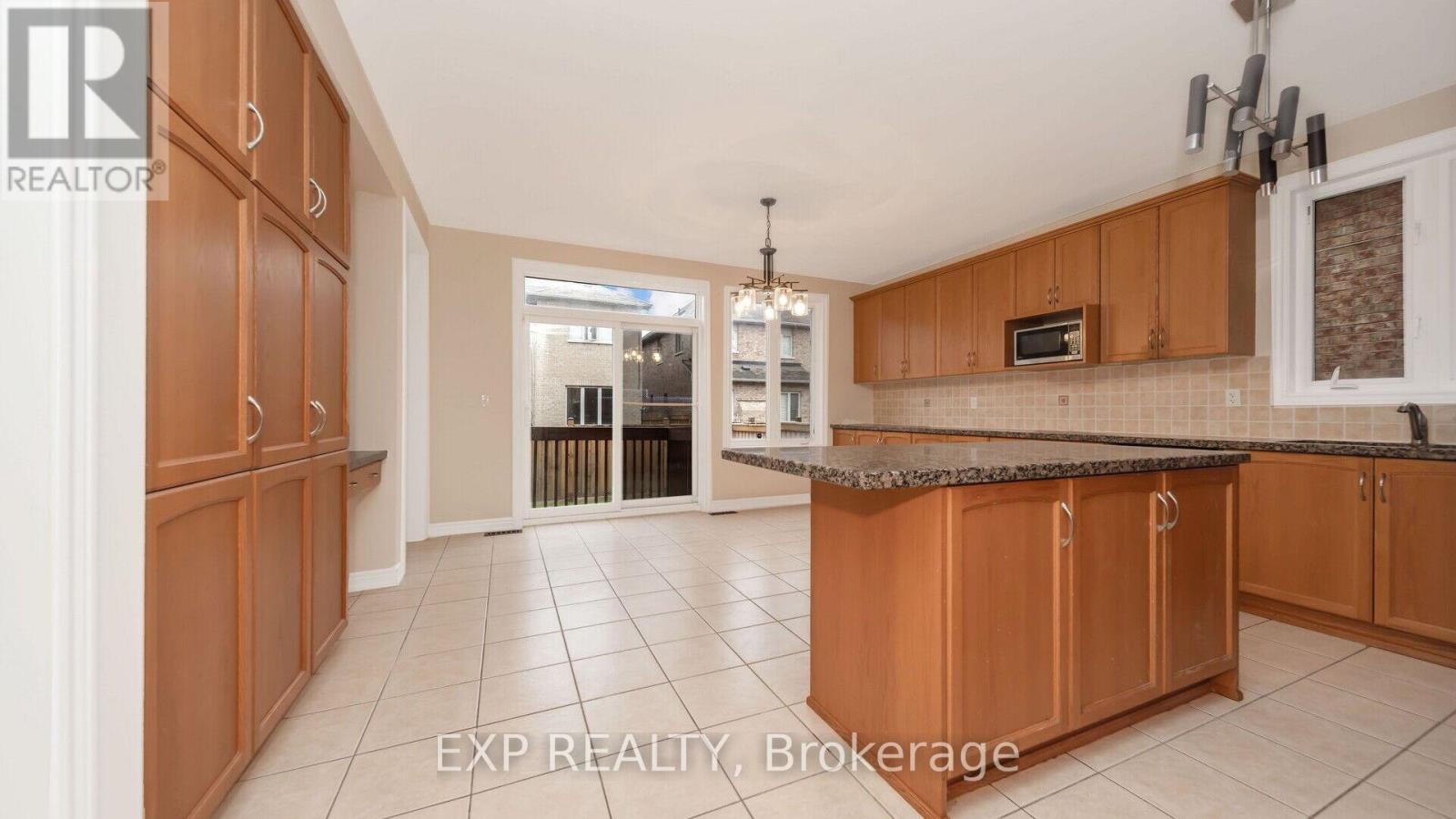7 Wynview Street, Brampton, Ontario  L6P 3N6 - Photo 12 - W12155505