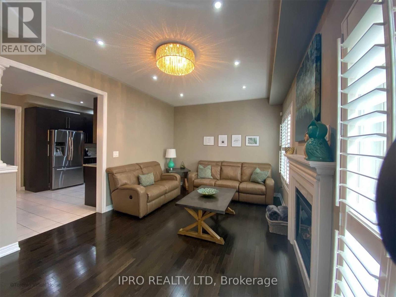 38 Wasaga Road, Brampton, Ontario  L6X 3B1 - Photo 10 - W12155536