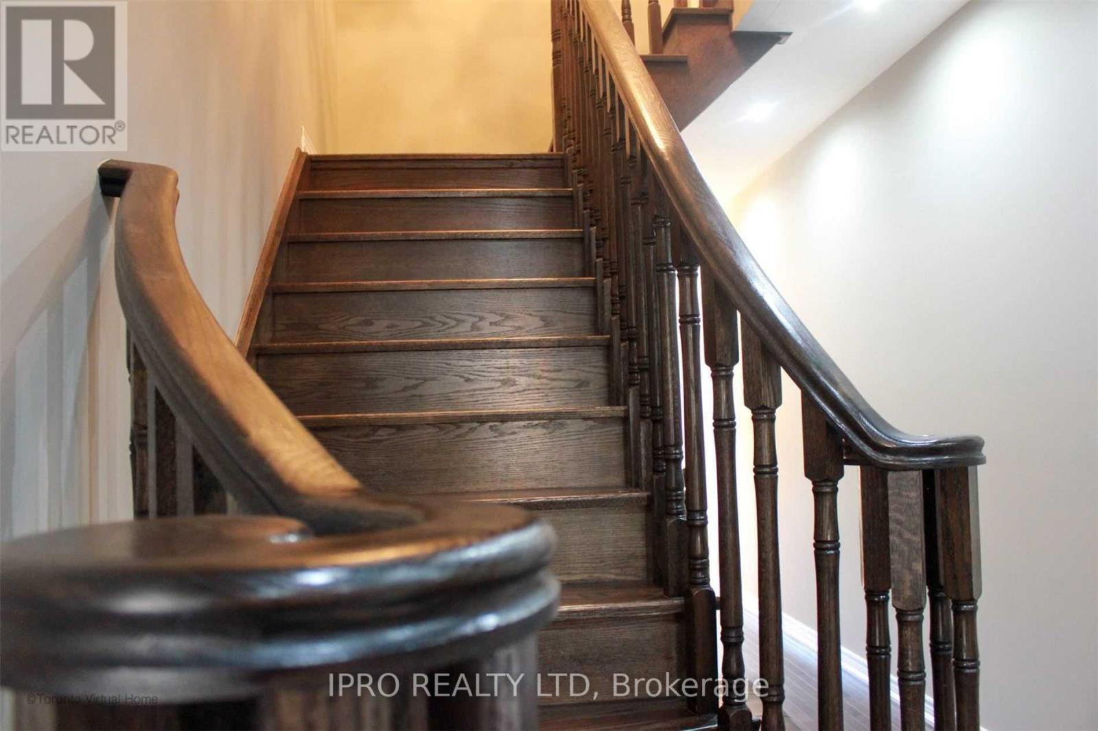 38 Wasaga Road, Brampton, Ontario  L6X 3B1 - Photo 12 - W12155536