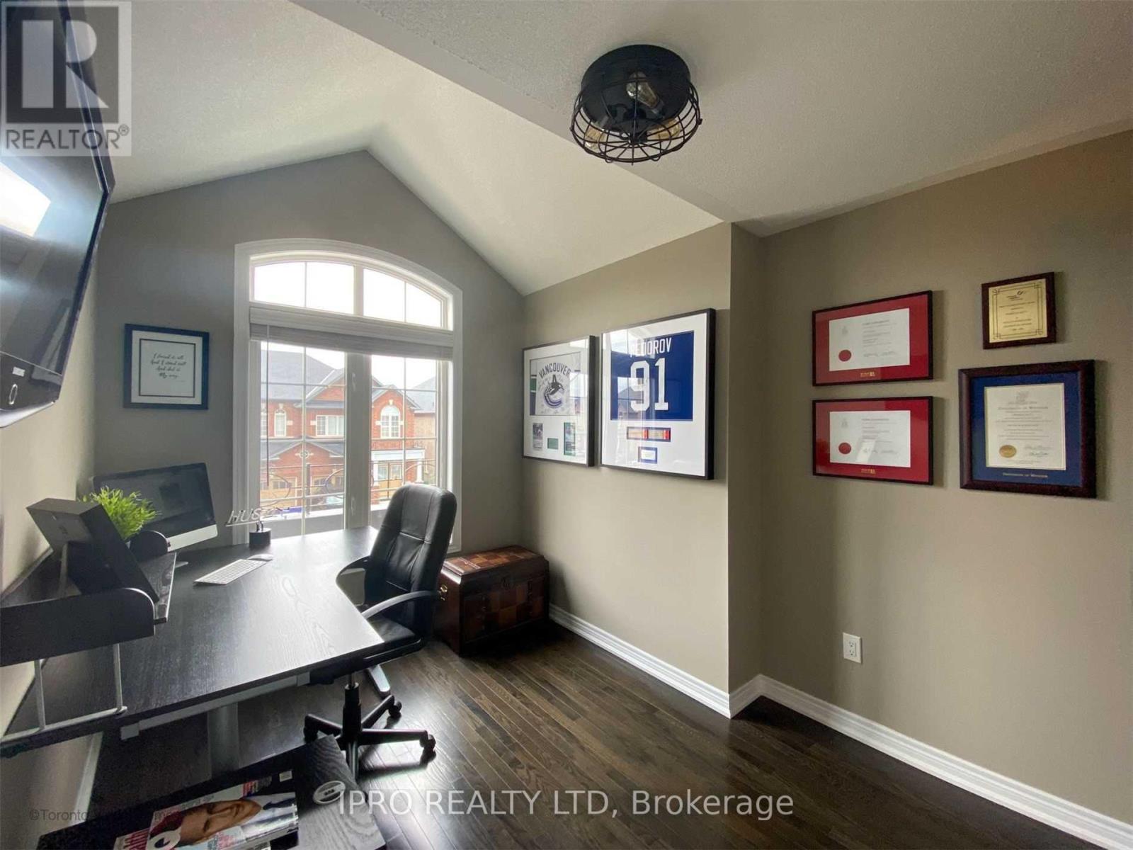 38 Wasaga Road, Brampton, Ontario  L6X 3B1 - Photo 13 - W12155536