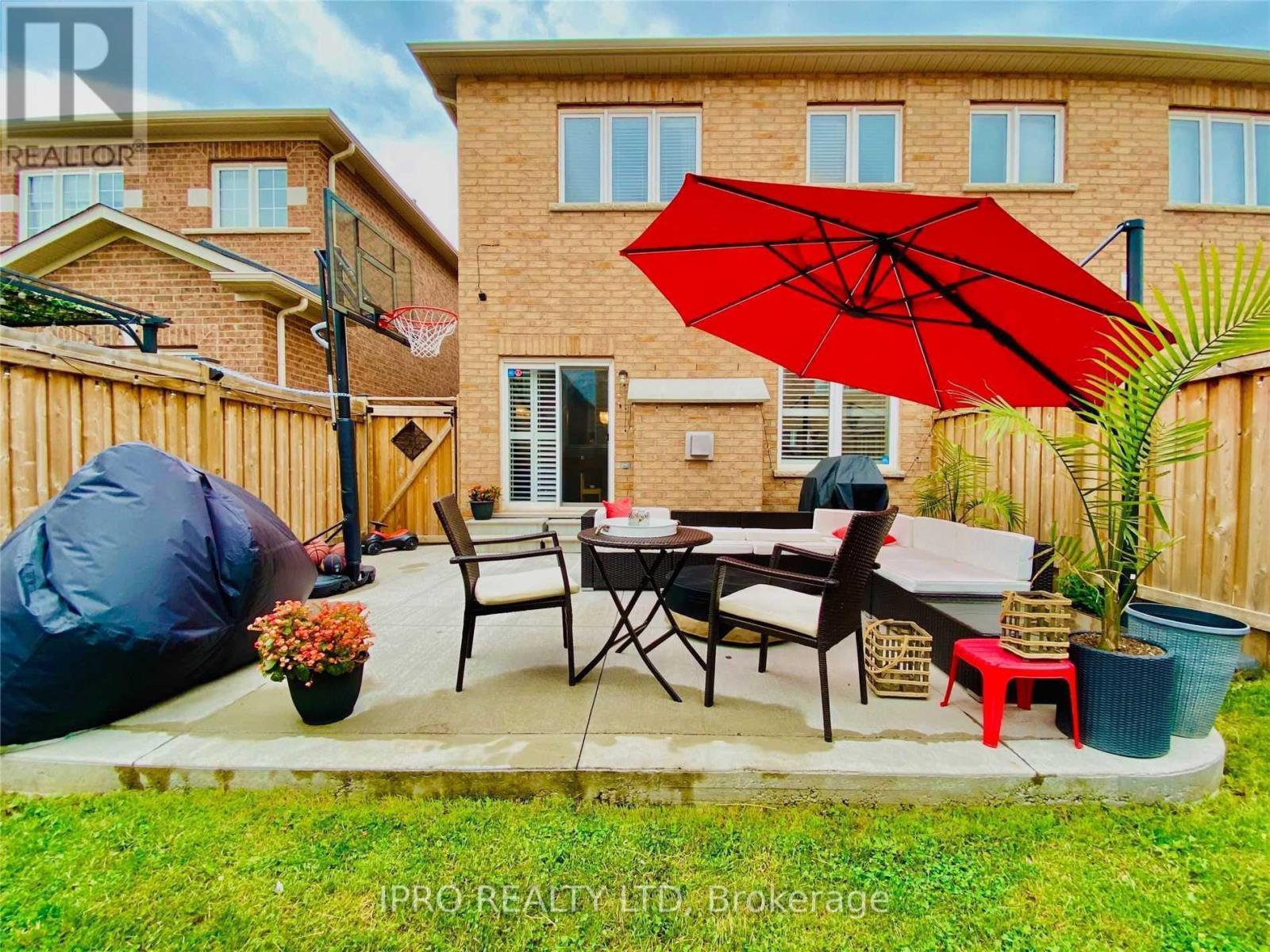 38 Wasaga Road, Brampton, Ontario  L6X 3B1 - Photo 3 - W12155536