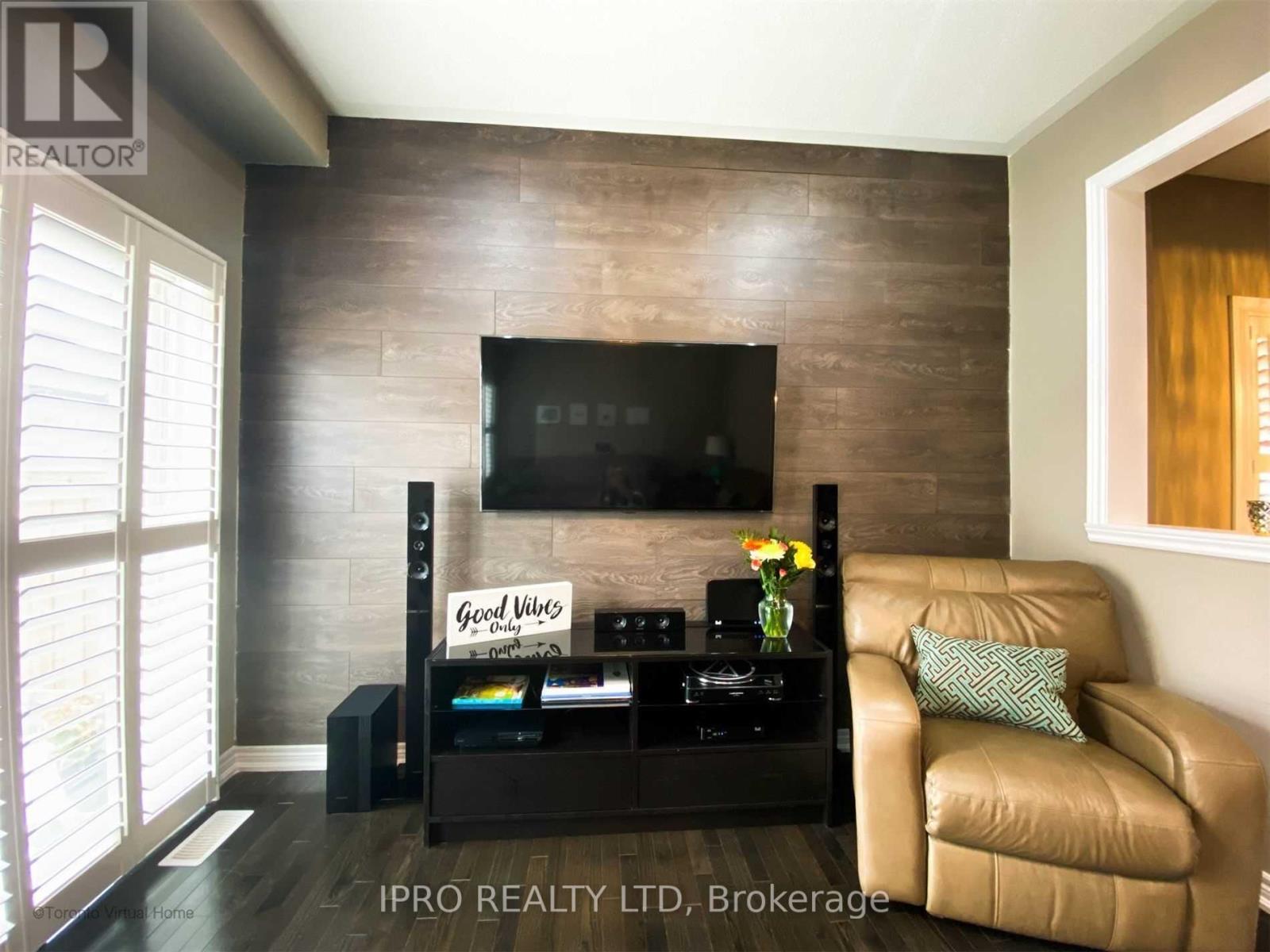 38 Wasaga Road, Brampton, Ontario  L6X 3B1 - Photo 9 - W12155536