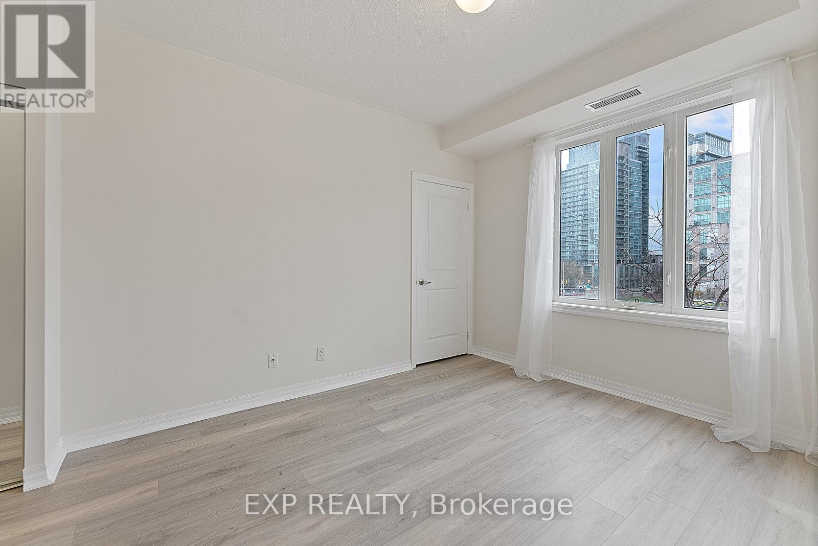 217 - 245 Dalesford Road, Toronto (Stonegate-Queensway), Ontario  M8Y 4H7 - Photo 11 - W12155543