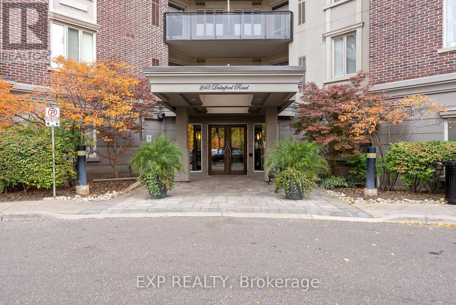217 - 245 Dalesford Road, Toronto (Stonegate-Queensway), Ontario  M8Y 4H7 - Photo 2 - W12155543