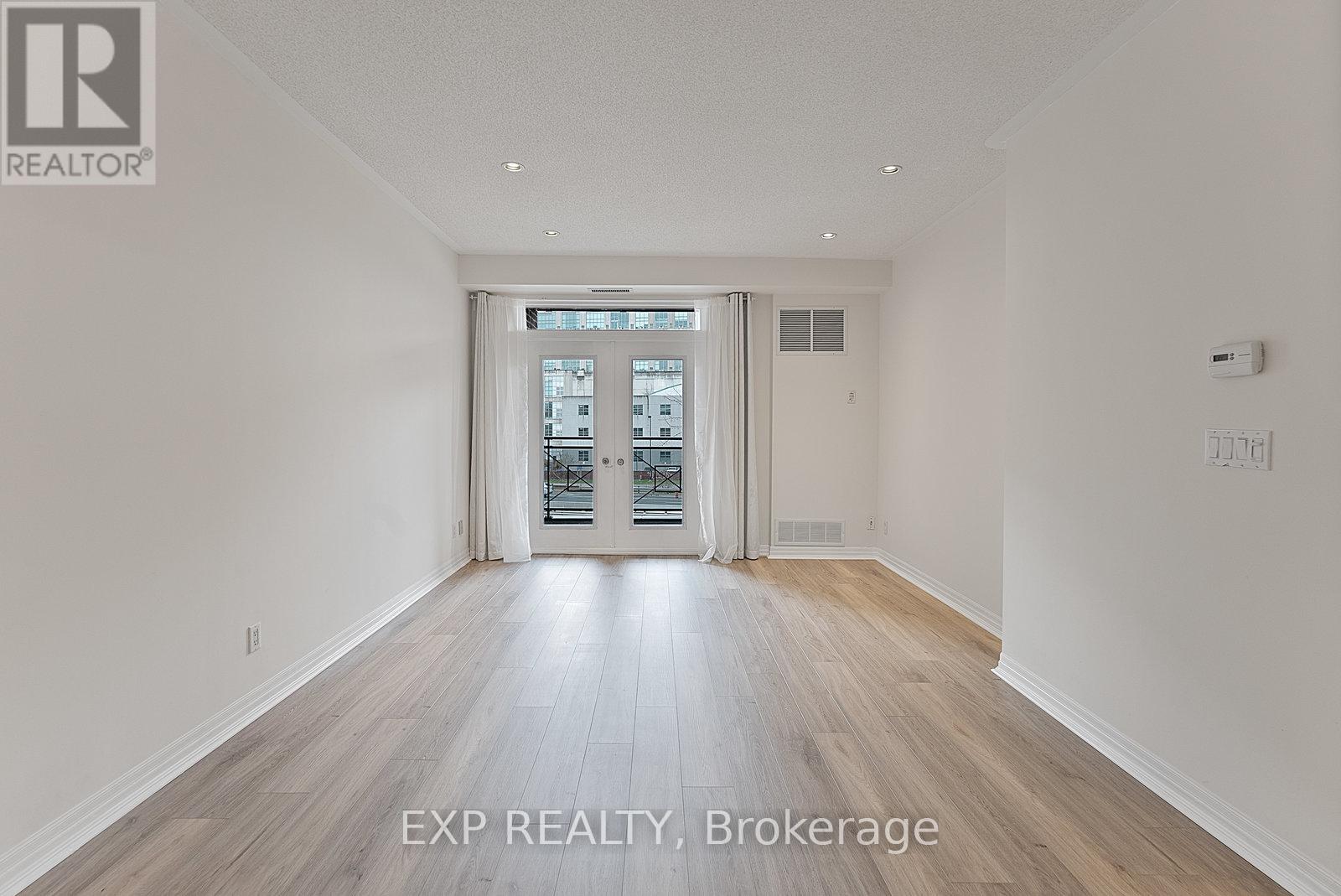 217 - 245 Dalesford Road, Toronto (Stonegate-Queensway), Ontario  M8Y 4H7 - Photo 3 - W12155543