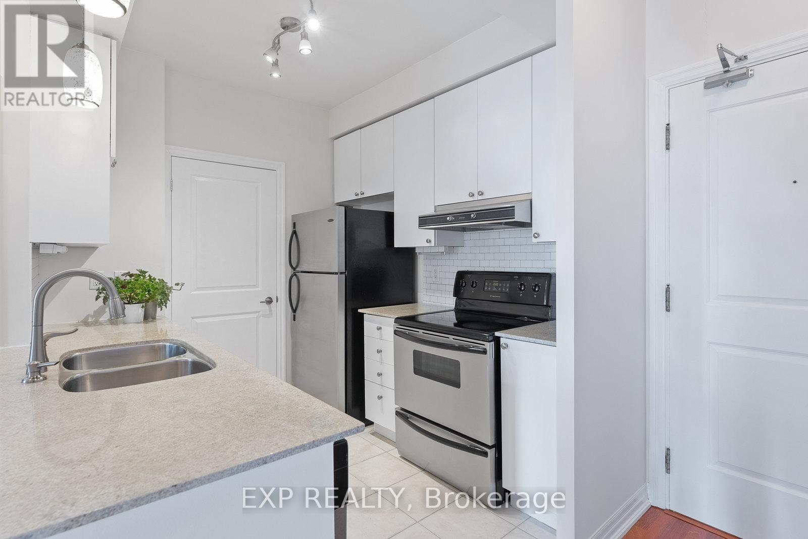 217 - 245 Dalesford Road, Toronto (Stonegate-Queensway), Ontario  M8Y 4H7 - Photo 5 - W12155543