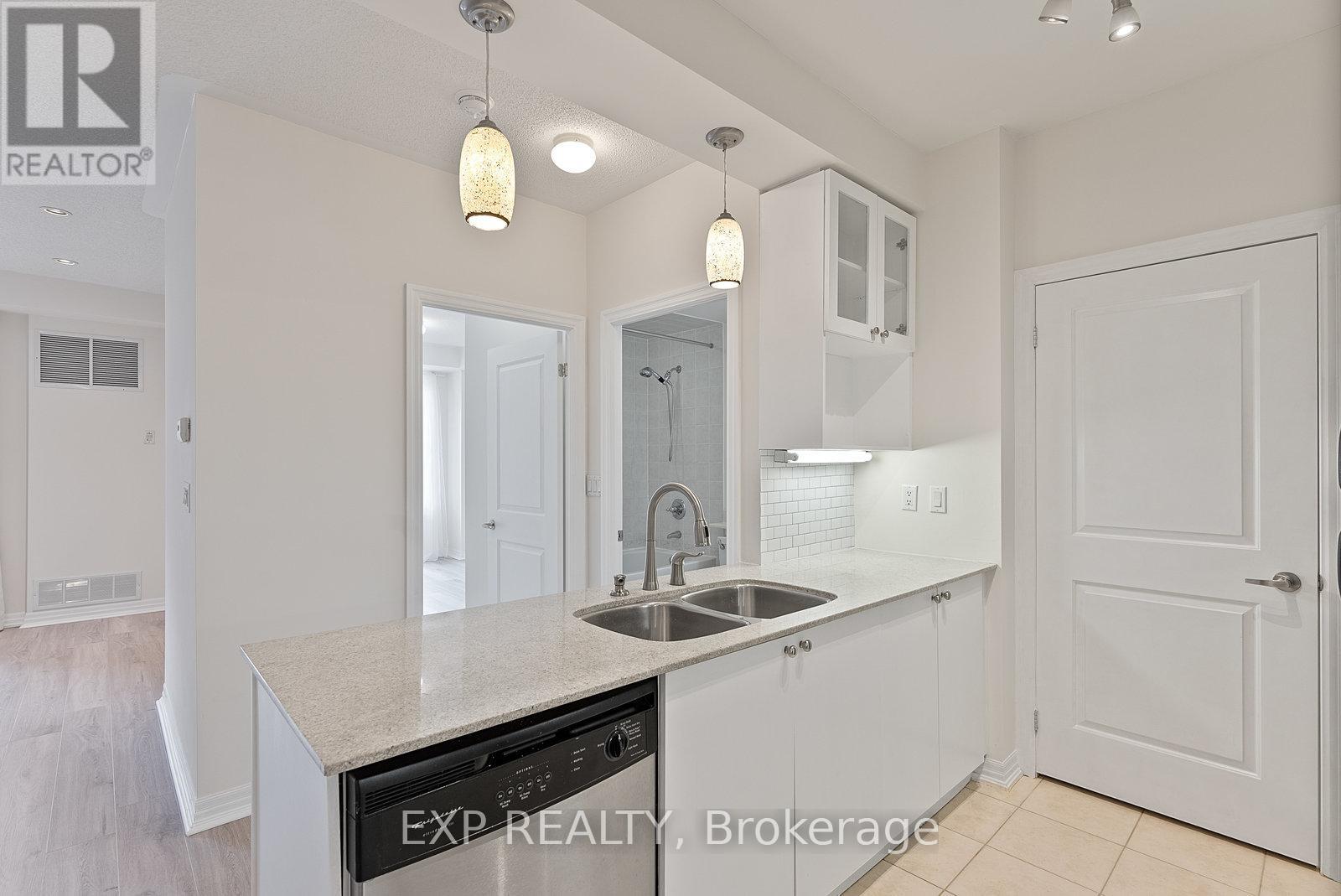 217 - 245 Dalesford Road, Toronto (Stonegate-Queensway), Ontario  M8Y 4H7 - Photo 6 - W12155543