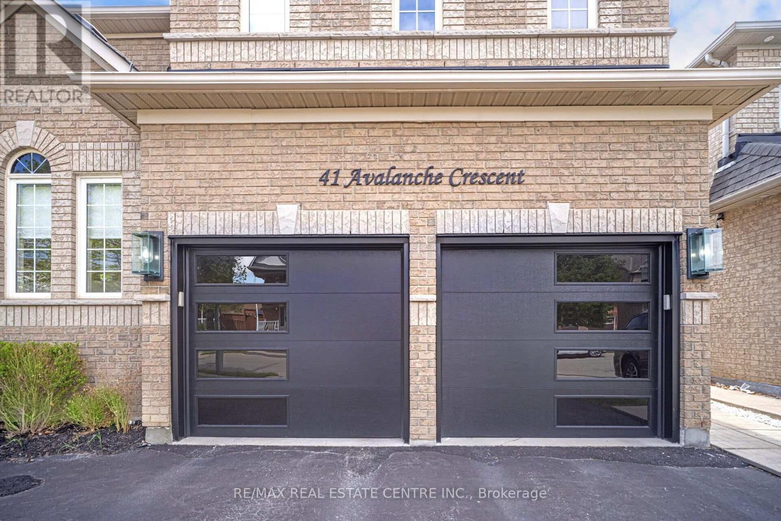 41 Avalanche Crescent, Brampton (Bram East), Ontario  L6P 1L8 - Photo 3 - W12155545