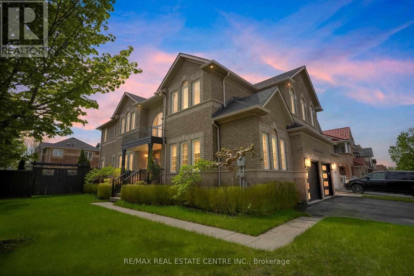41 Avalanche Crescent, Brampton (Bram East), Ontario  L6P 1L8 - Photo 4 - W12155545