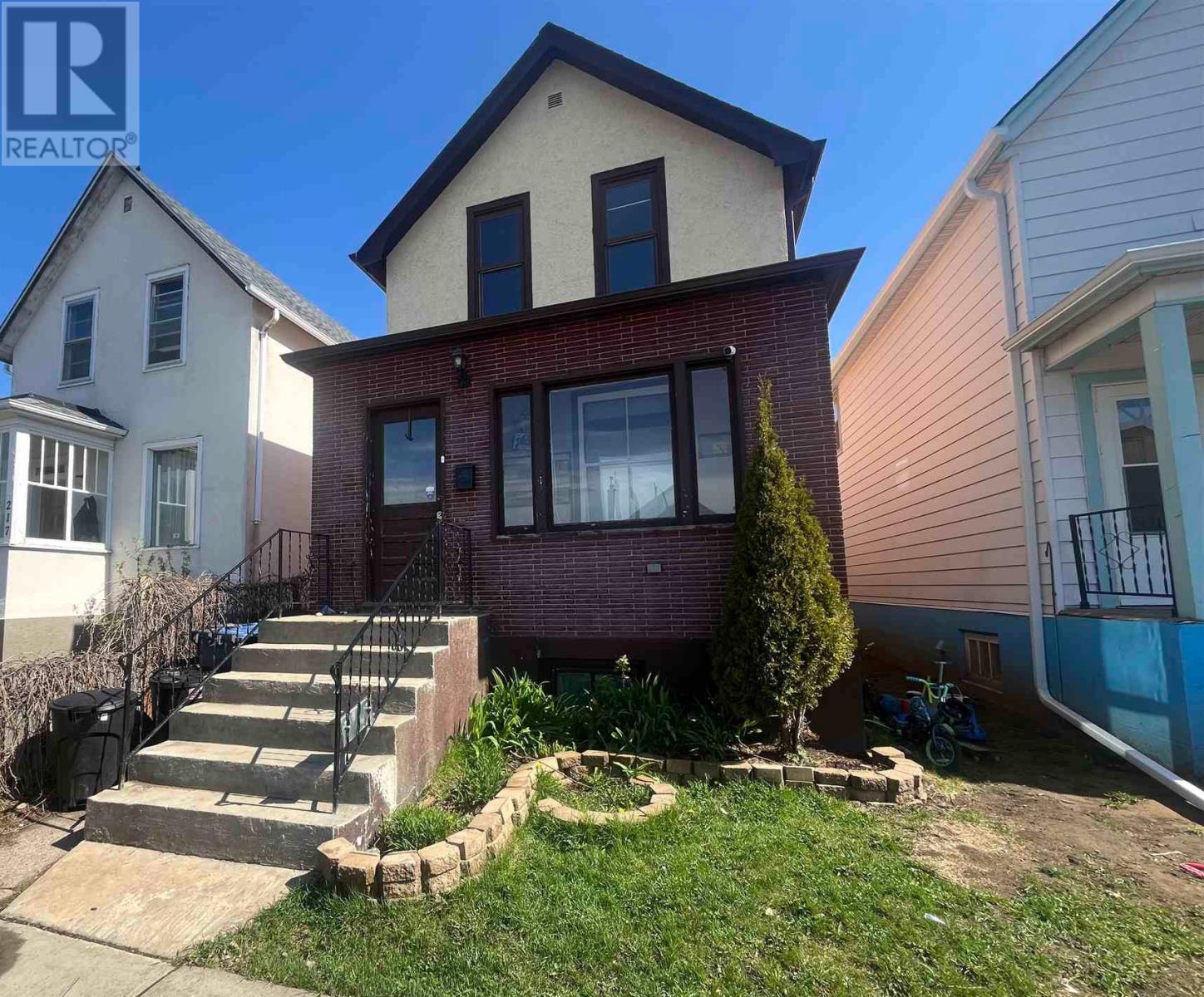 215 Heron St, Thunder Bay, Ontario  P7C 2M4 - Photo 1 - TB251220