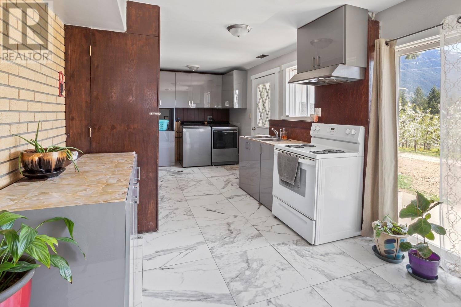 3851 3 Highway, Erickson, British Columbia V0B 1G0 - Photo 14 - 10347163