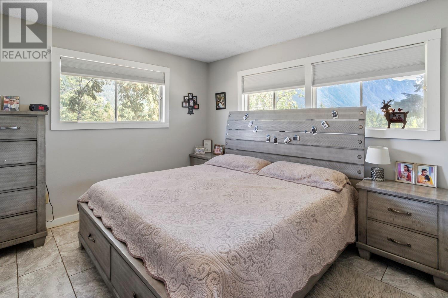 3851 3 Highway, Erickson, British Columbia V0B 1G0 - Photo 9 - 10347163