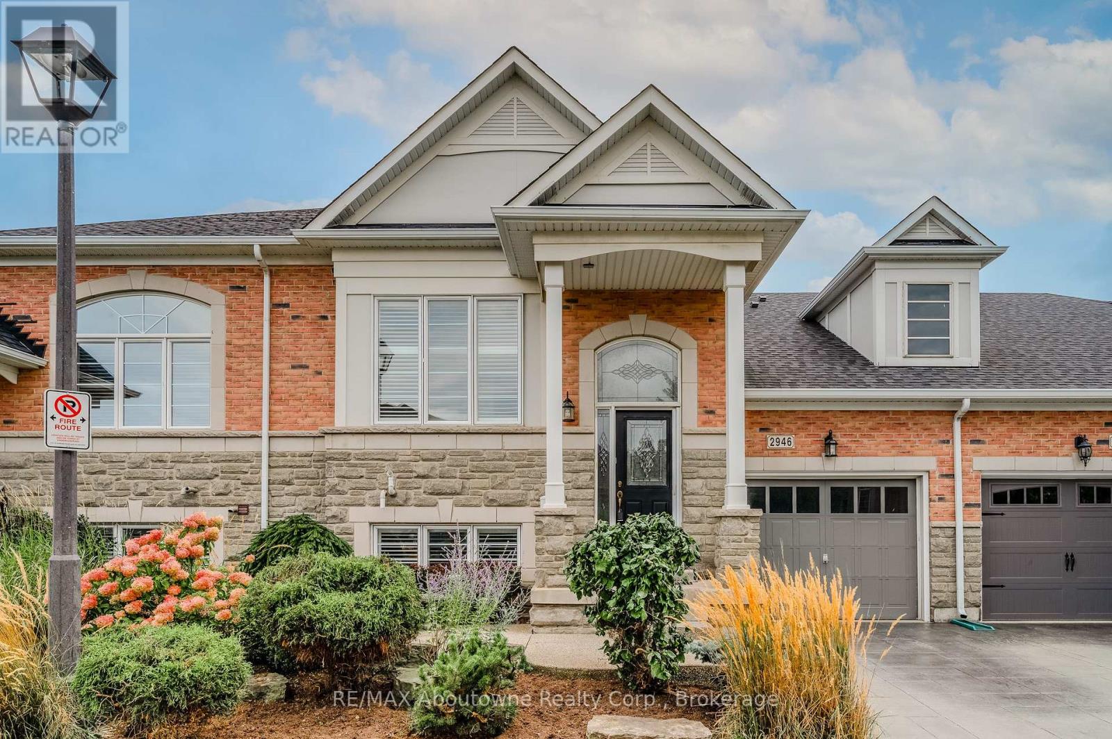 2946 Singleton Common, Burlington, Ontario  L7M 0B4 - Photo 1 - W12155573