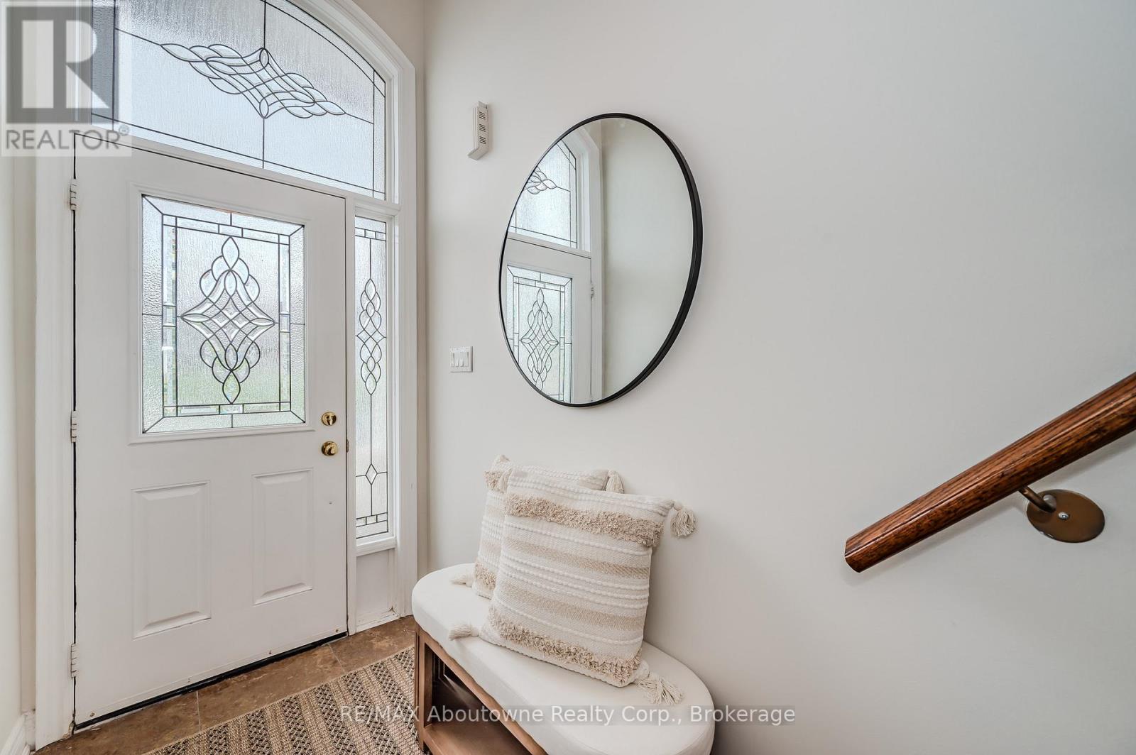2946 Singleton Common, Burlington, Ontario  L7M 0B4 - Photo 2 - W12155573