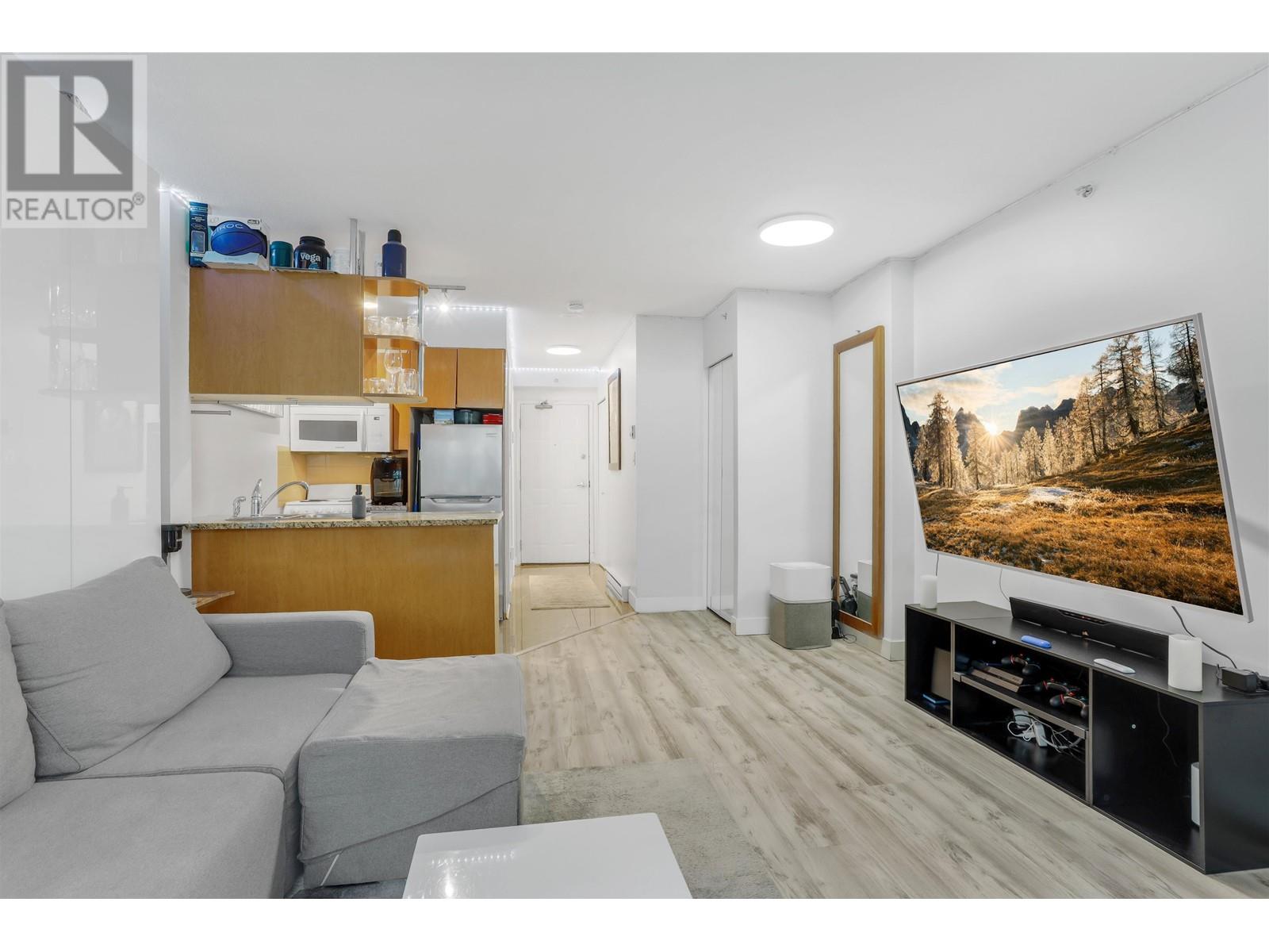 214 1189 Howe Street, Vancouver, British Columbia  V6Z 2X4 - Photo 2 - R2993899