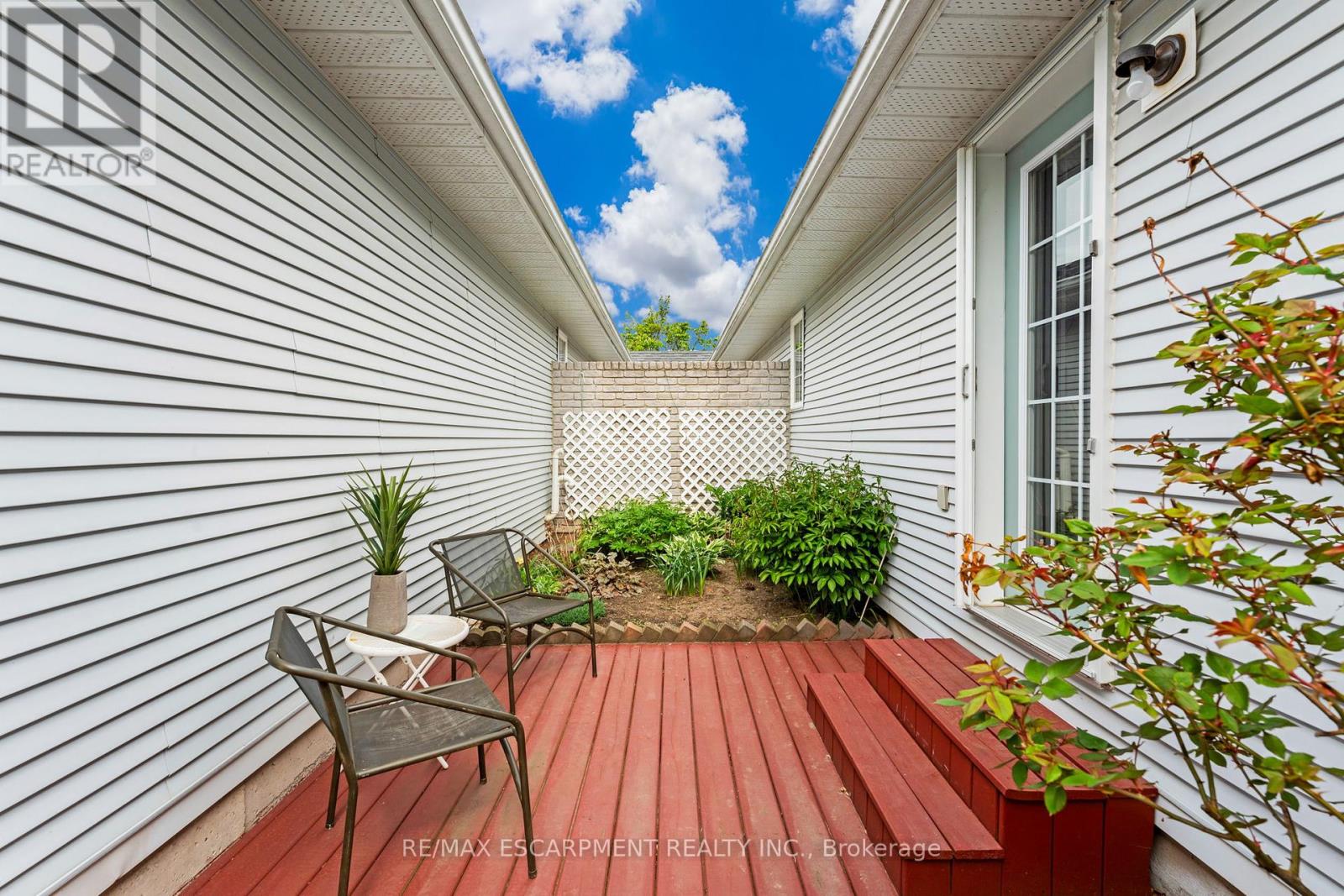 6 Village Drive, West Lincoln, Ontario  L0R 2A0 - Photo 14 - X12155518