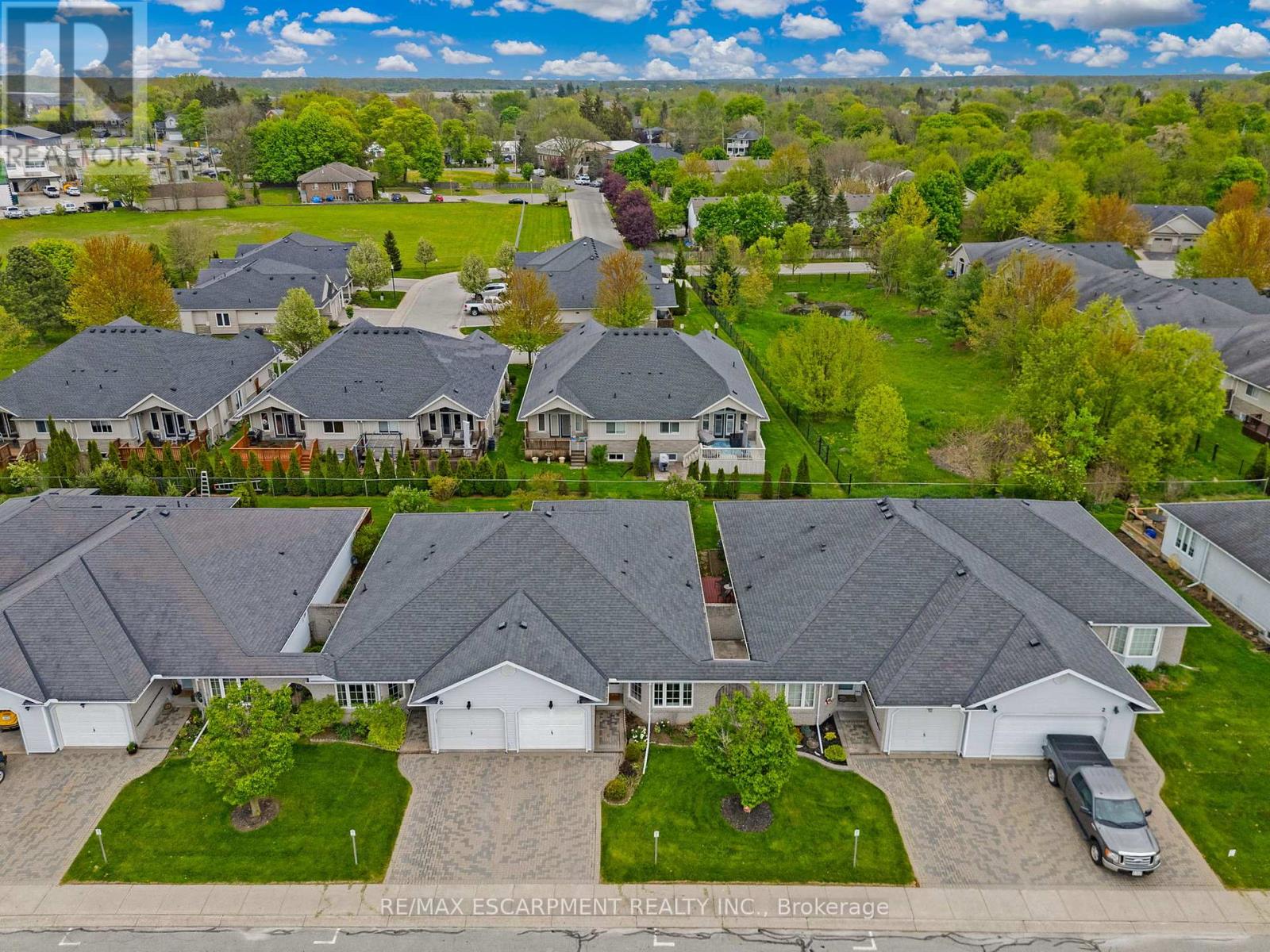 6 Village Drive, West Lincoln, Ontario  L0R 2A0 - Photo 2 - X12155518
