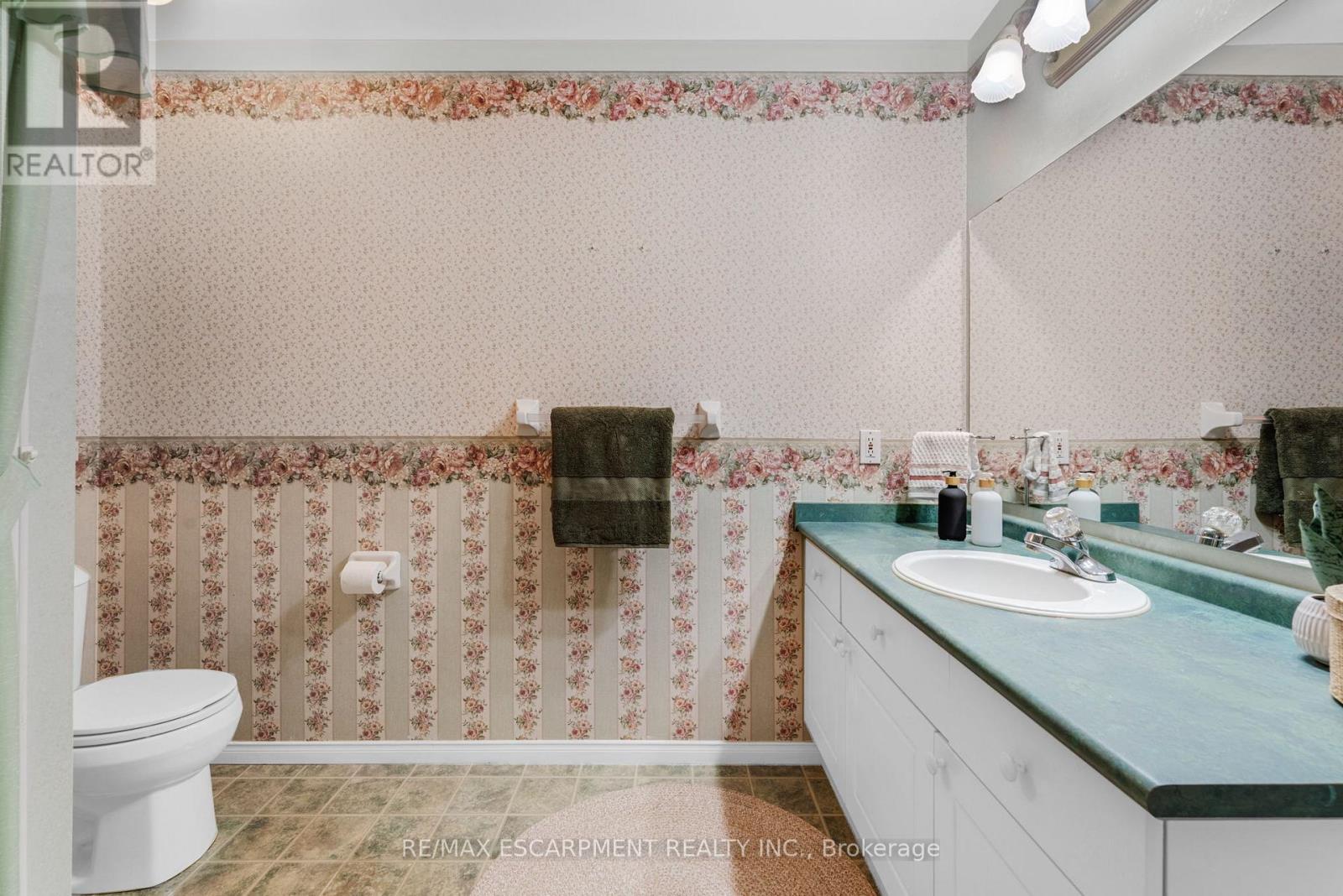6 Village Drive, West Lincoln, Ontario  L0R 2A0 - Photo 22 - X12155518
