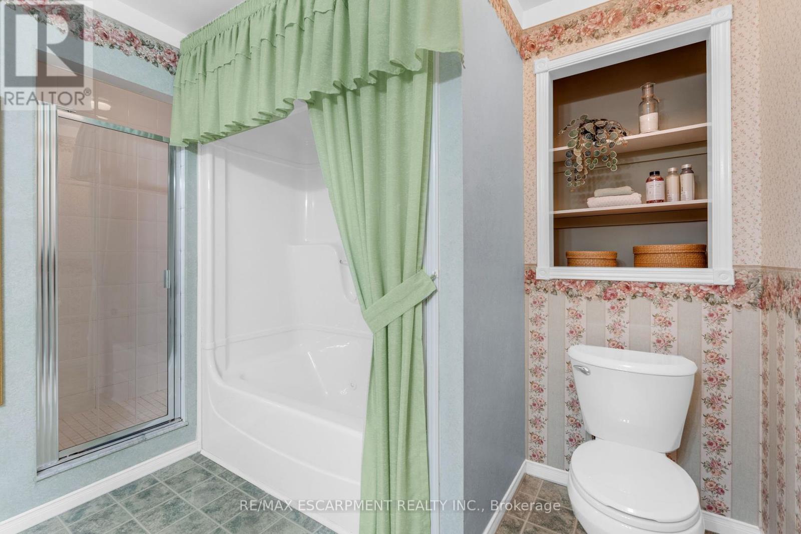 6 Village Drive, West Lincoln, Ontario  L0R 2A0 - Photo 23 - X12155518