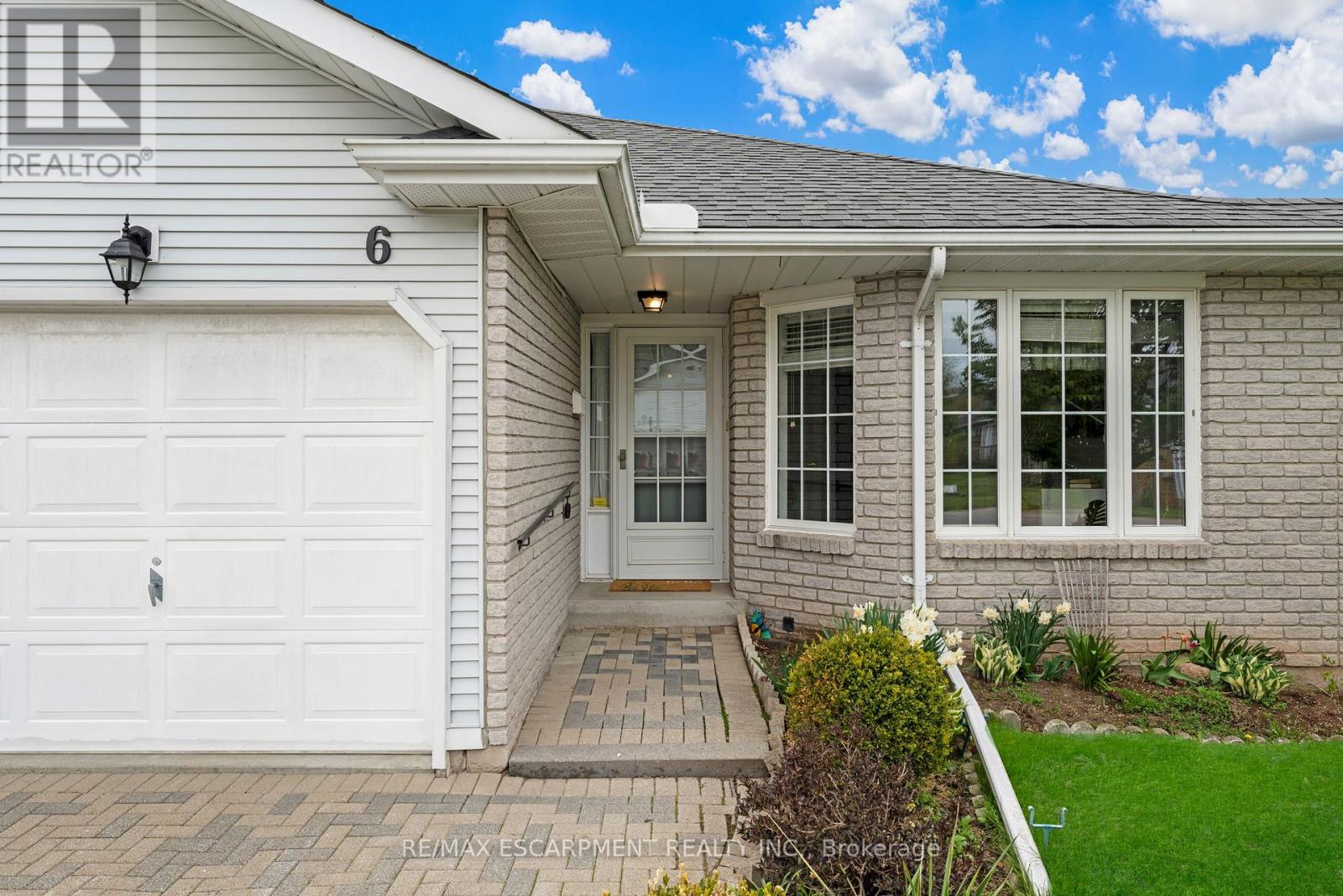 6 Village Drive, West Lincoln, Ontario  L0R 2A0 - Photo 4 - X12155518