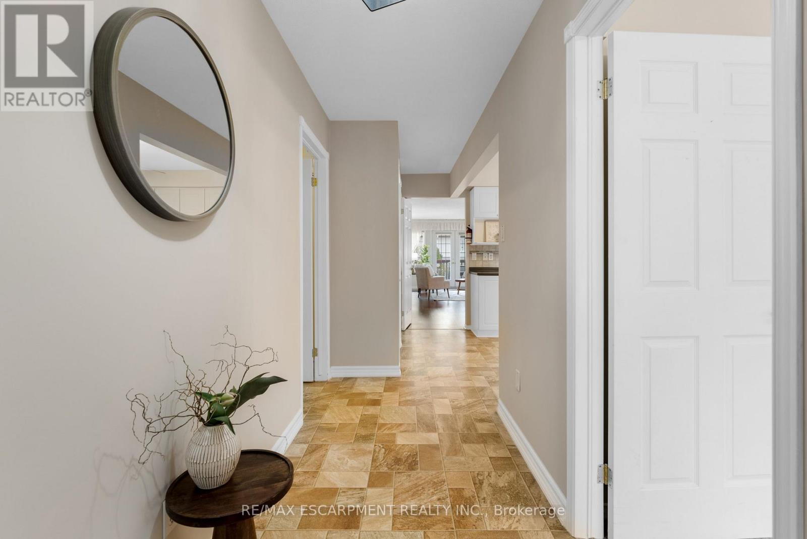 6 Village Drive, West Lincoln, Ontario  L0R 2A0 - Photo 6 - X12155518
