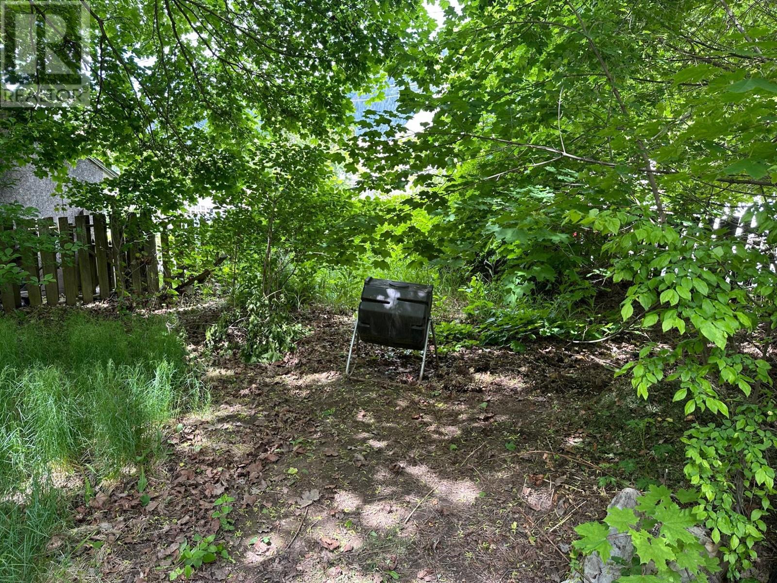815 Baker Street, Nelson, British Columbia  V1L 4J8 - Photo 23 - 10329604