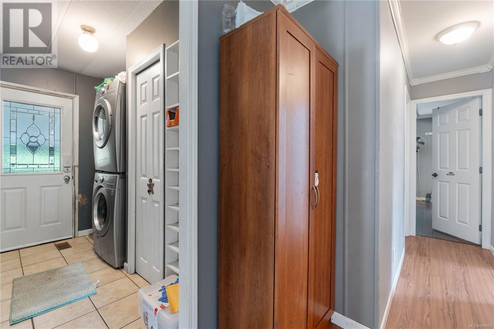 Property at 1053 Palomino Pl image 4