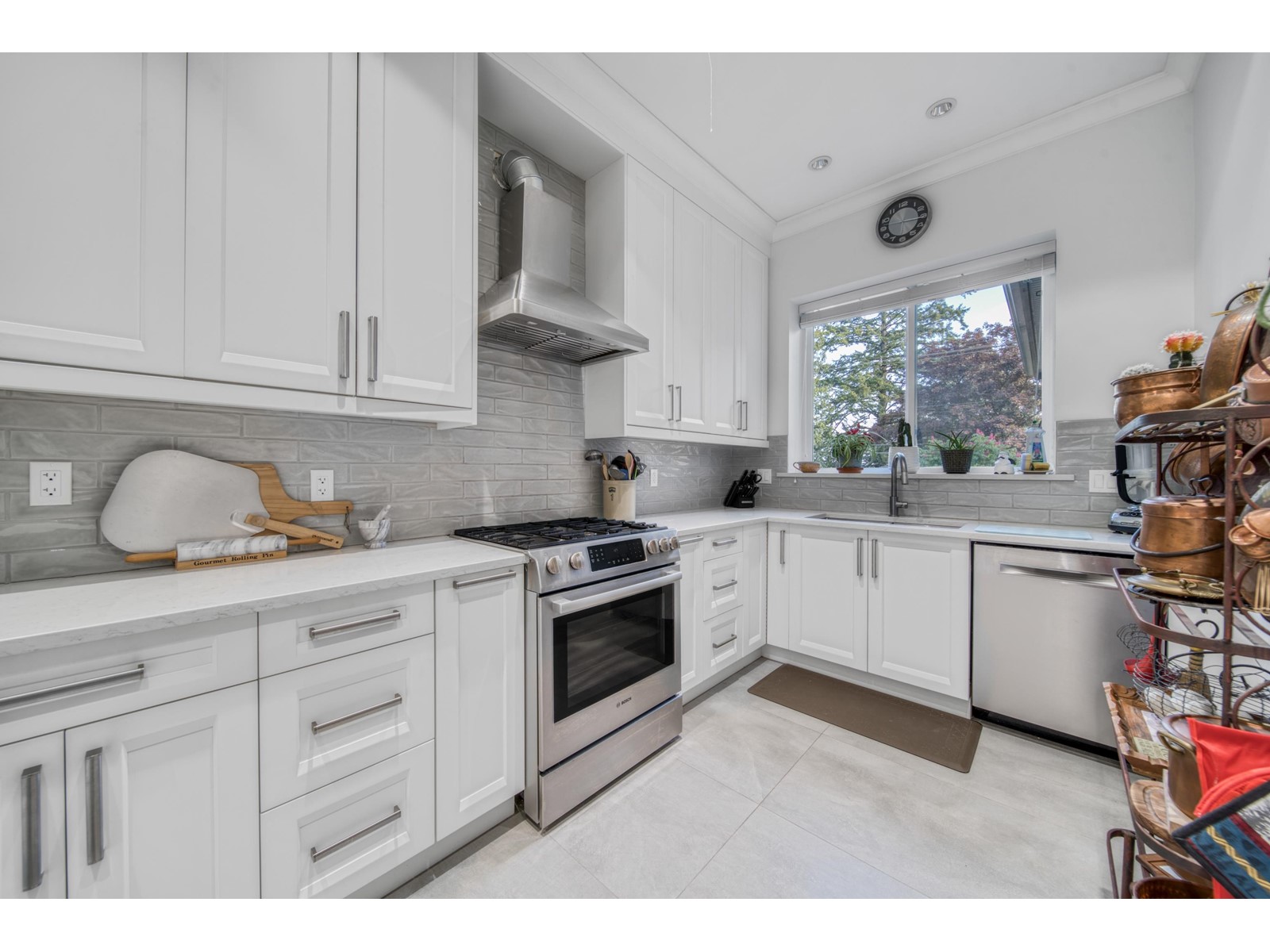 13766 56a Avenue, Surrey, British Columbia  V3X 2X5 - Photo 10 - R3003953
