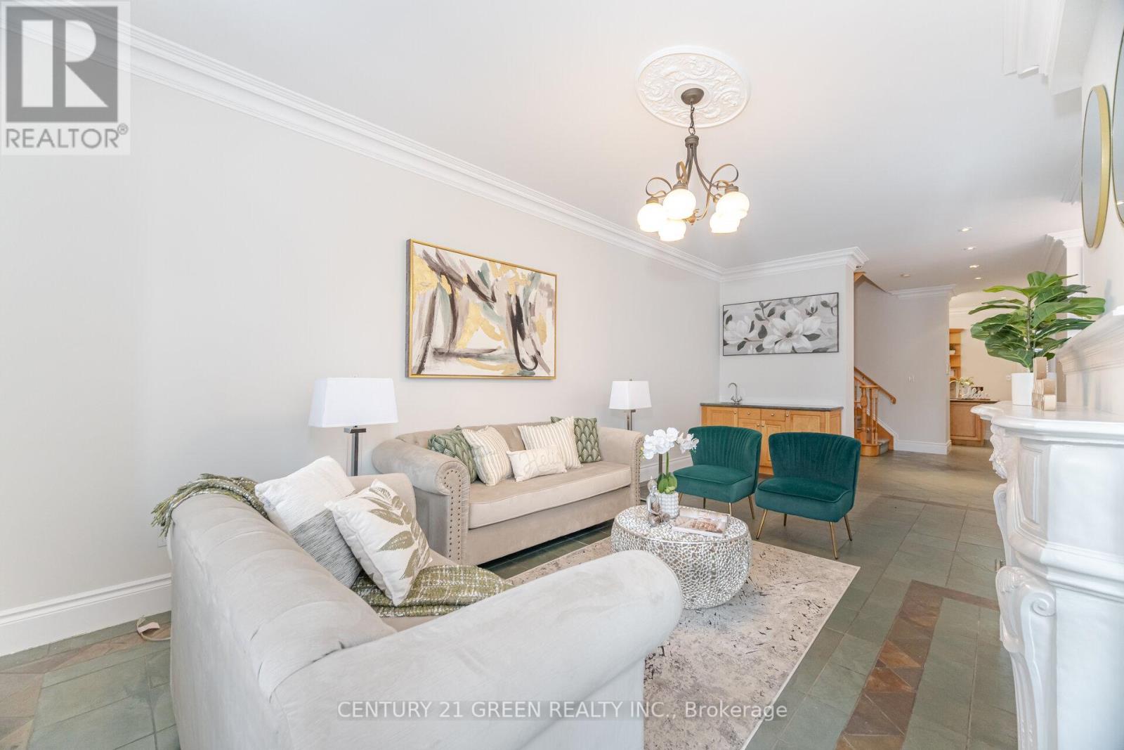 135 Glenmount Park Road, Toronto, Ontario  M4E 2N3 - Photo 8 - E12155589