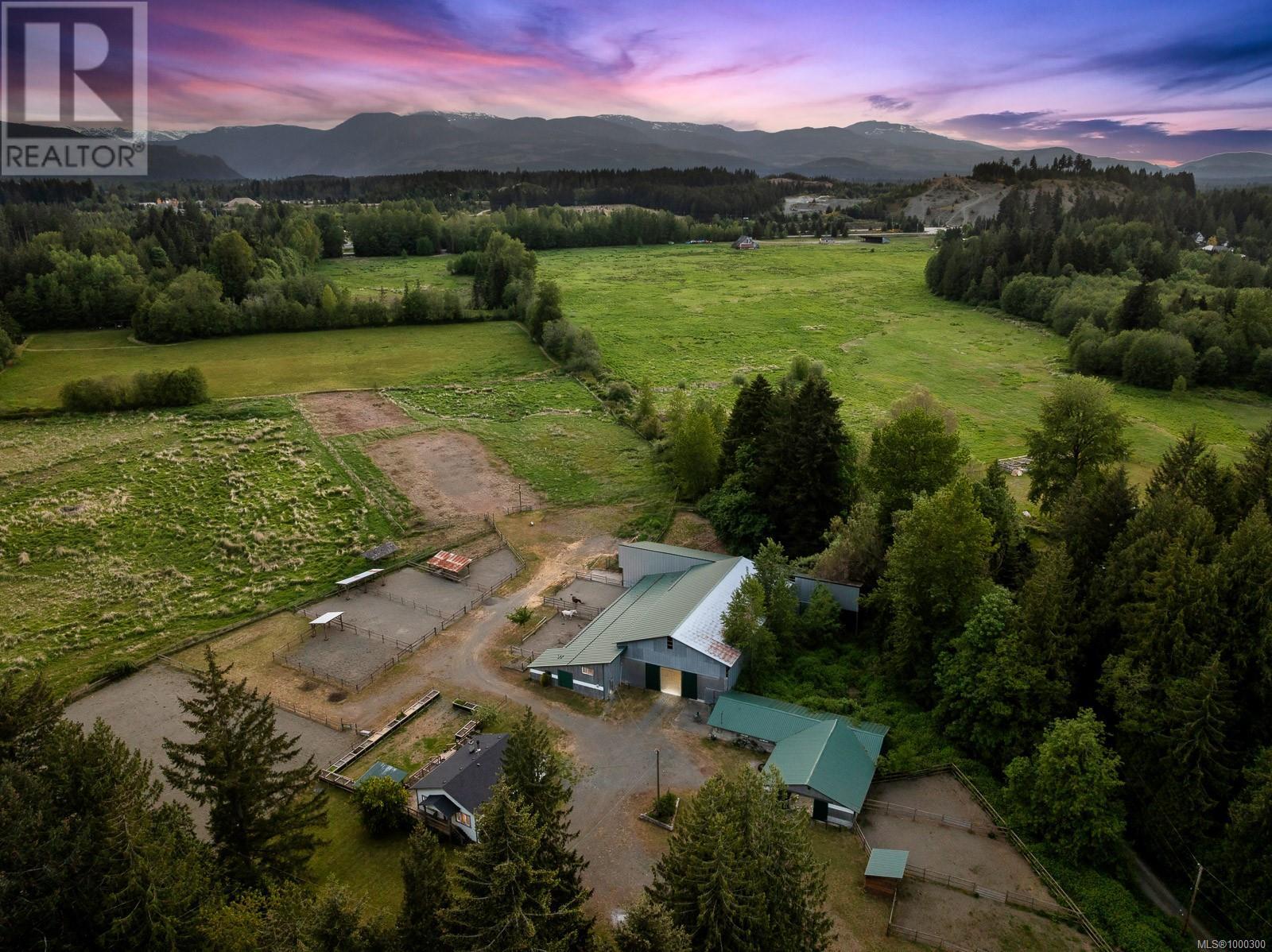 3155 Grant Rd, Courtenay, British Columbia