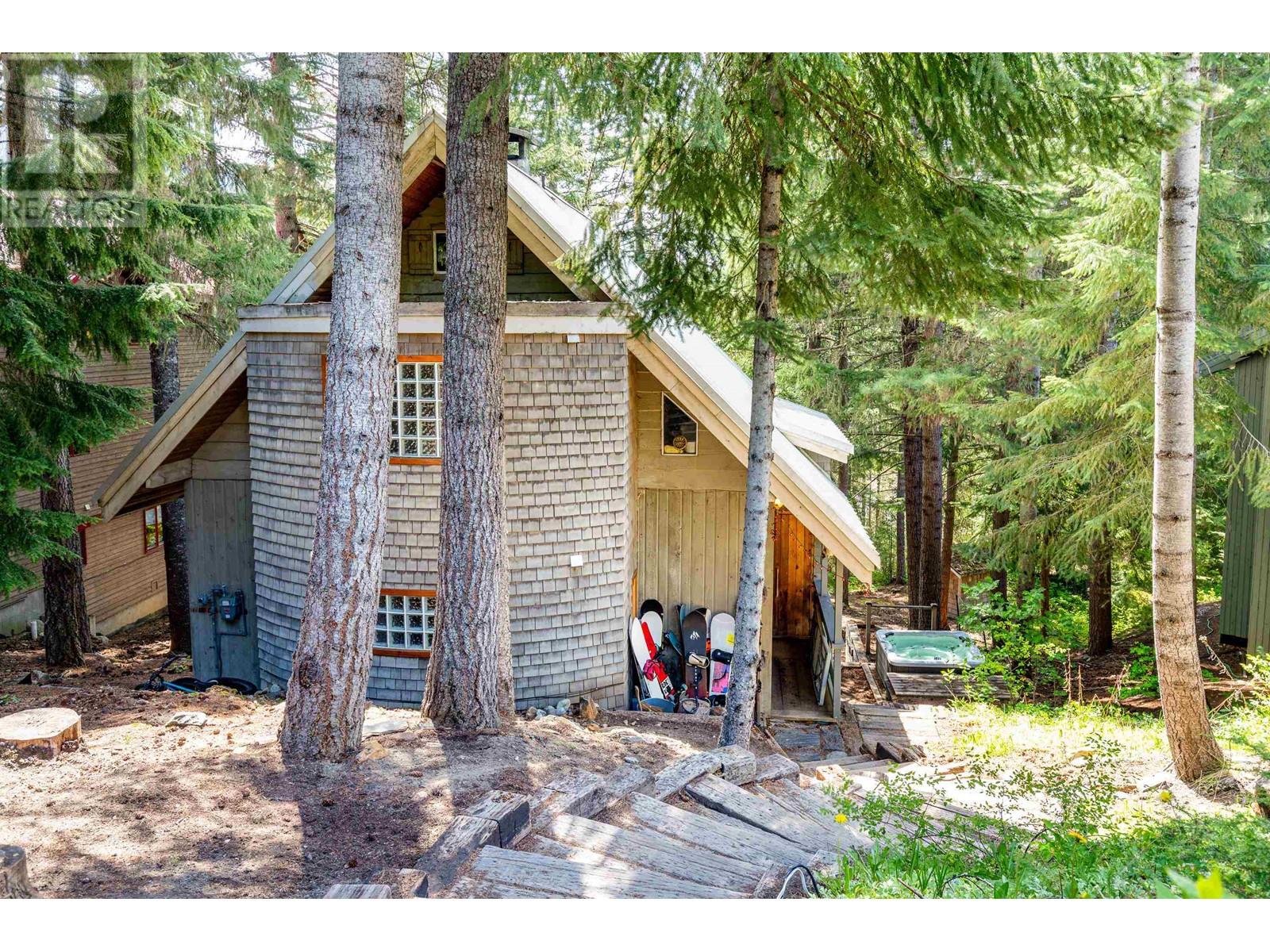 Property at 3133 TYROL CRESCENT image 2