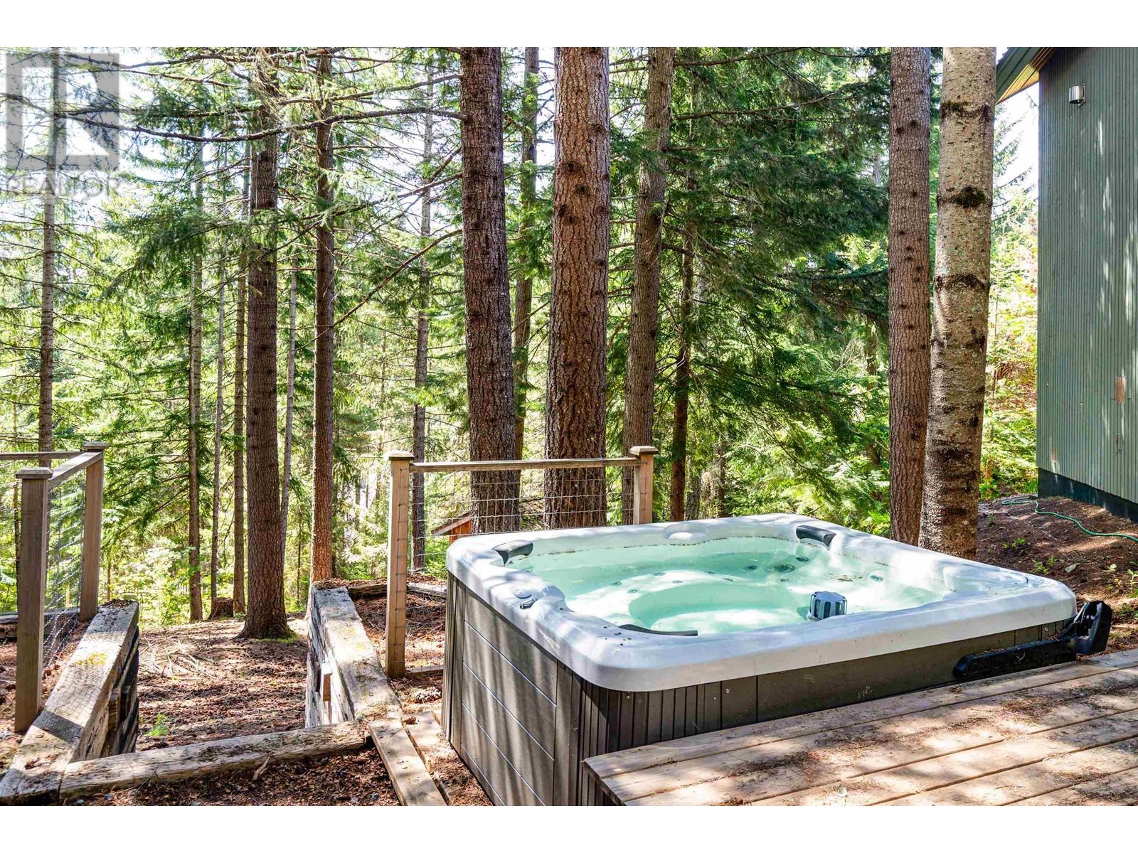 Property at 3133 TYROL CRESCENT image 4