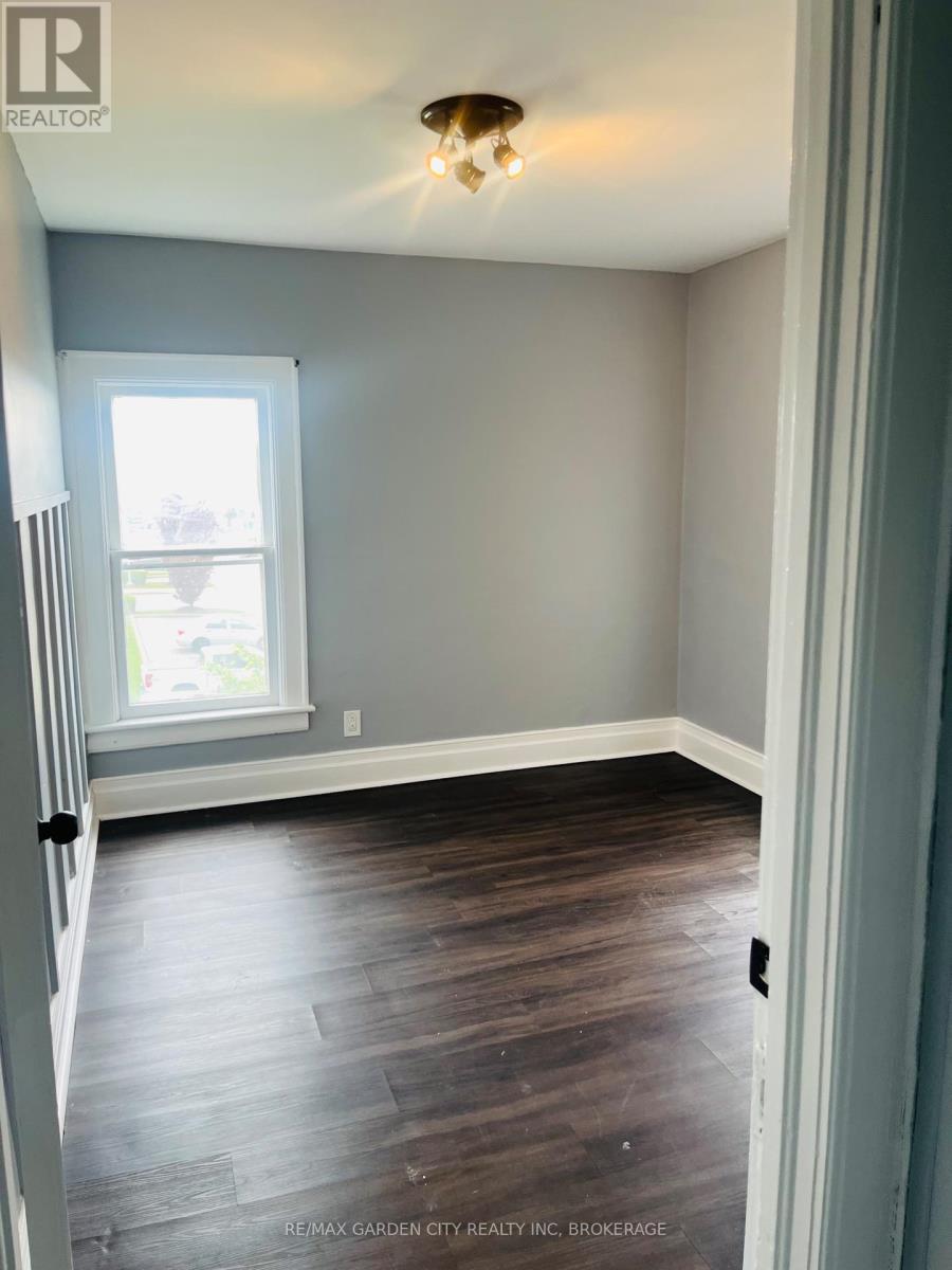 Upper - 4683 Dorchester Road, Niagara Falls (Morrison), Ontario  L2E 6N7 - Photo 11 - X12155625