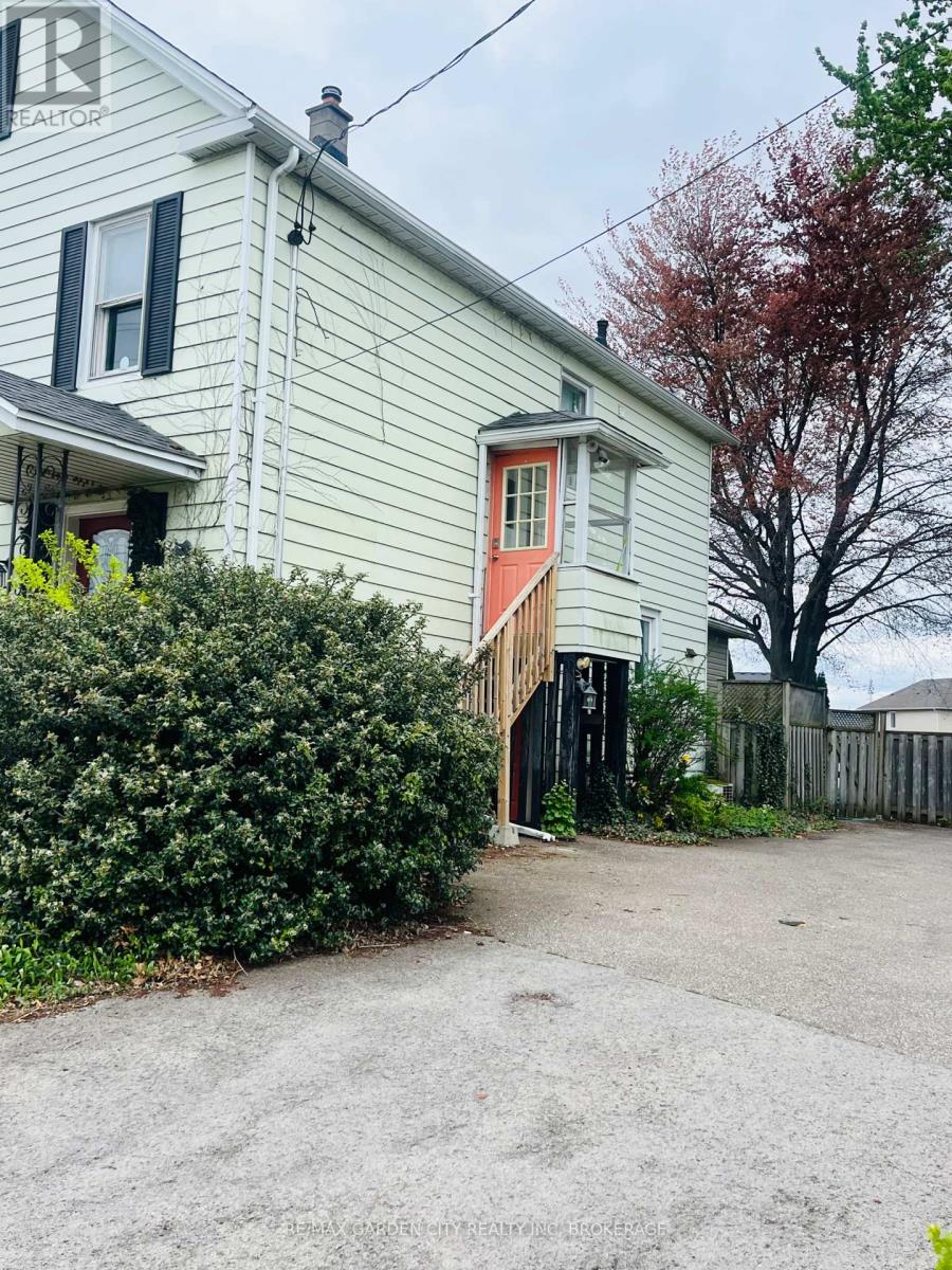 Upper - 4683 Dorchester Road, Niagara Falls (Morrison), Ontario  L2E 6N7 - Photo 2 - X12155625