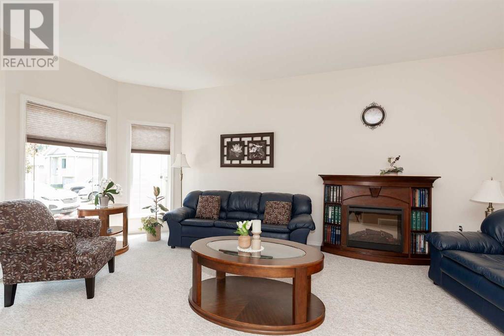 90 Peigan Court W, Lethbridge, Alberta  T1K 7N8 - Photo 5 - A2221494