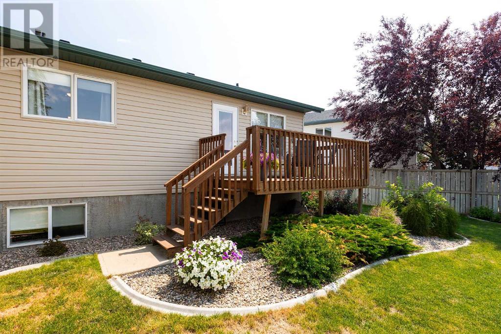 90 Peigan Court W, Lethbridge, Alberta  T1K 7N8 - Photo 33 - A2221494