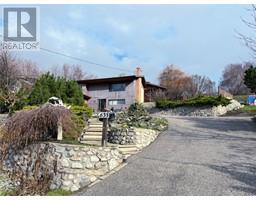 635 Brighton Road, kelowna, British Columbia