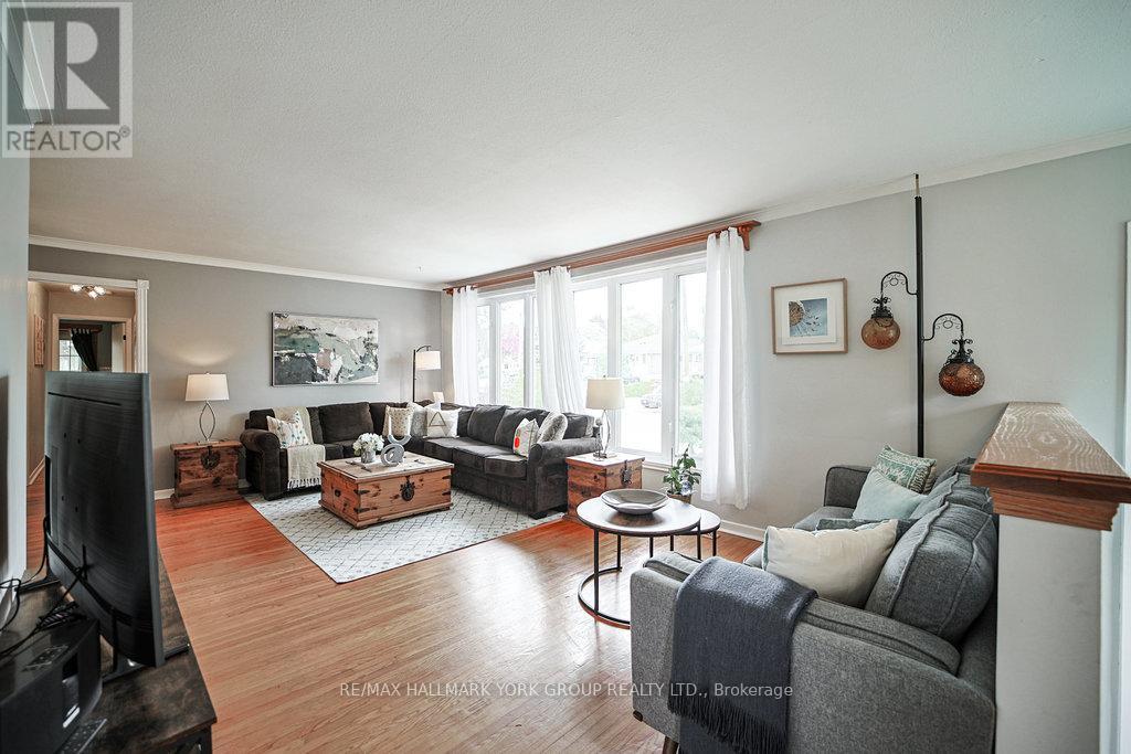 689 Sunnypoint Drive, Newmarket, Ontario  L3Y 2Z7 - Photo 16 - N12155648