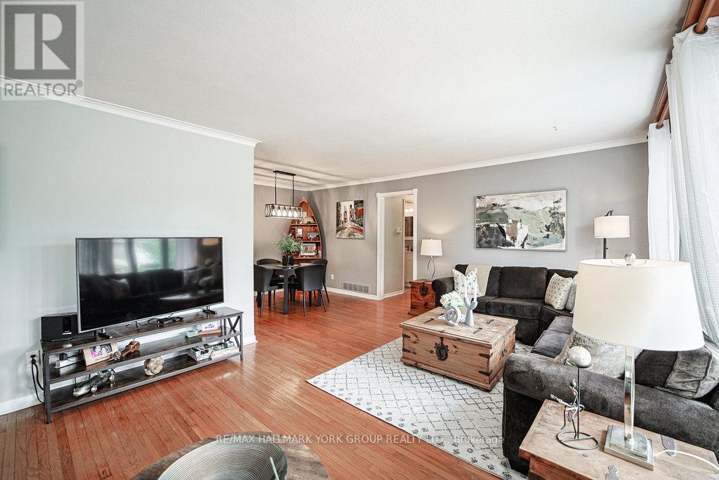 689 Sunnypoint Drive, Newmarket, Ontario  L3Y 2Z7 - Photo 21 - N12155648