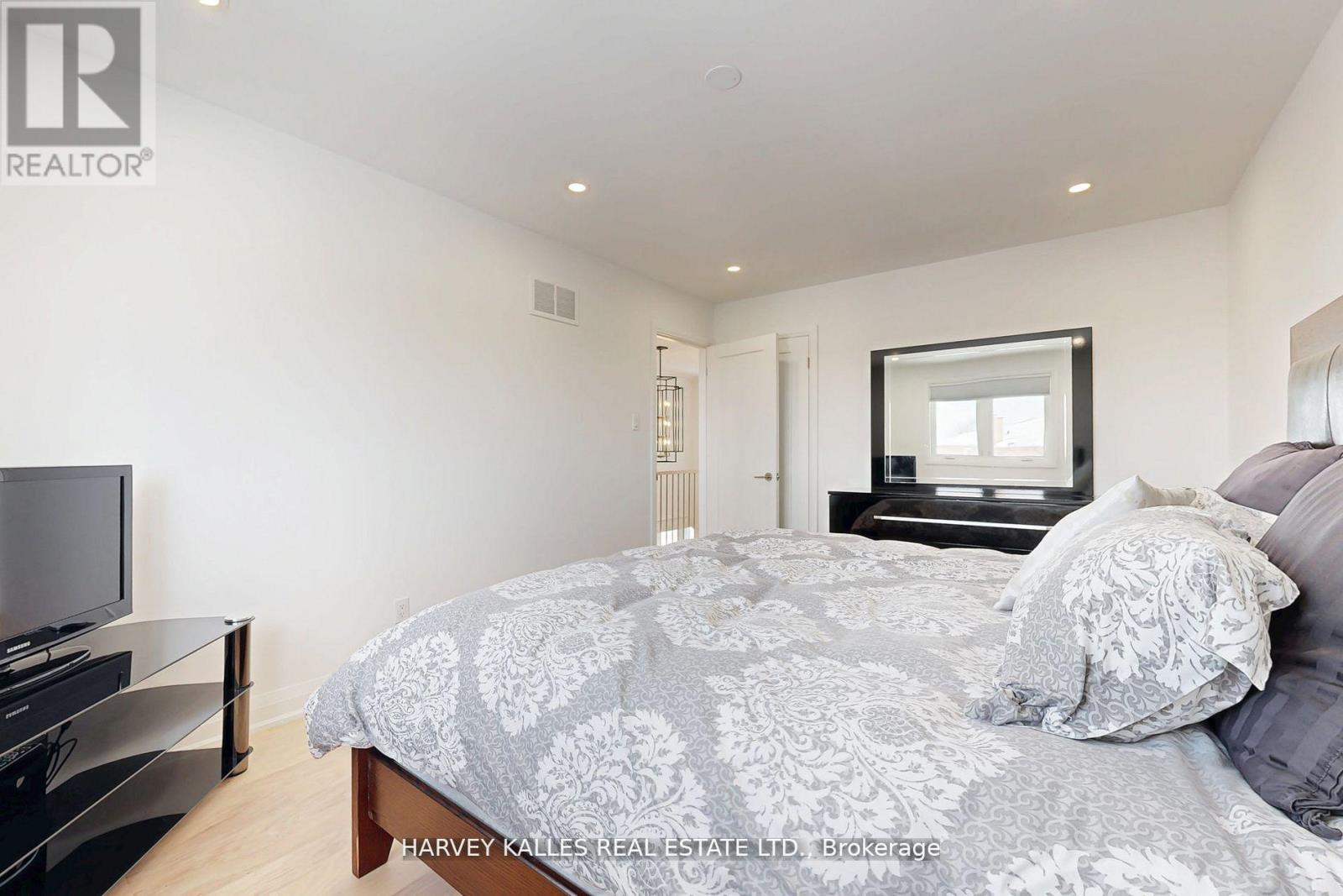 413 Belview Avenue, Vaughan, Ontario  L4L 7T7 - Photo 32 - N12155663