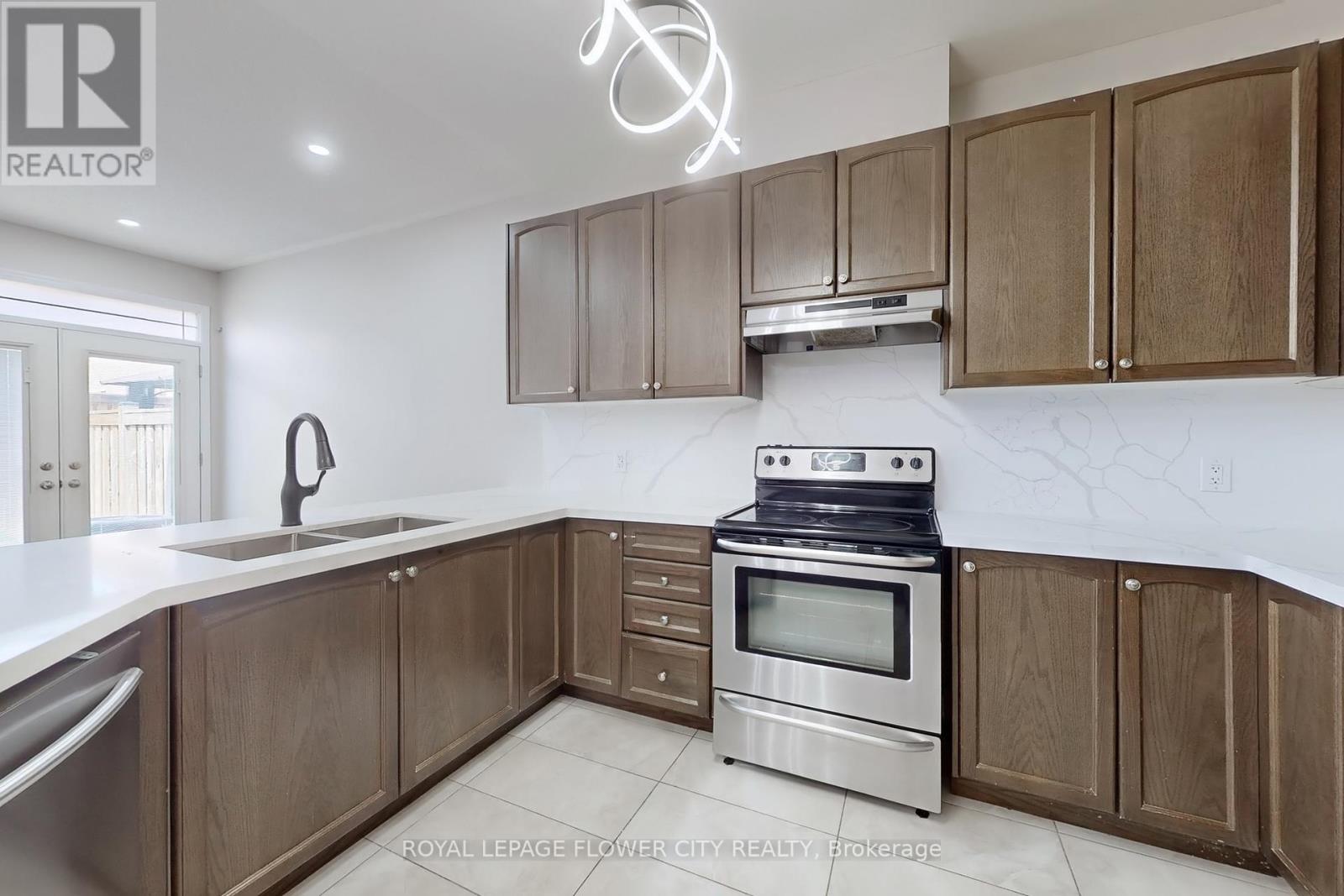 52 Valley Lane, Caledon, Ontario  L7C 4C9 - Photo 13 - W12155621